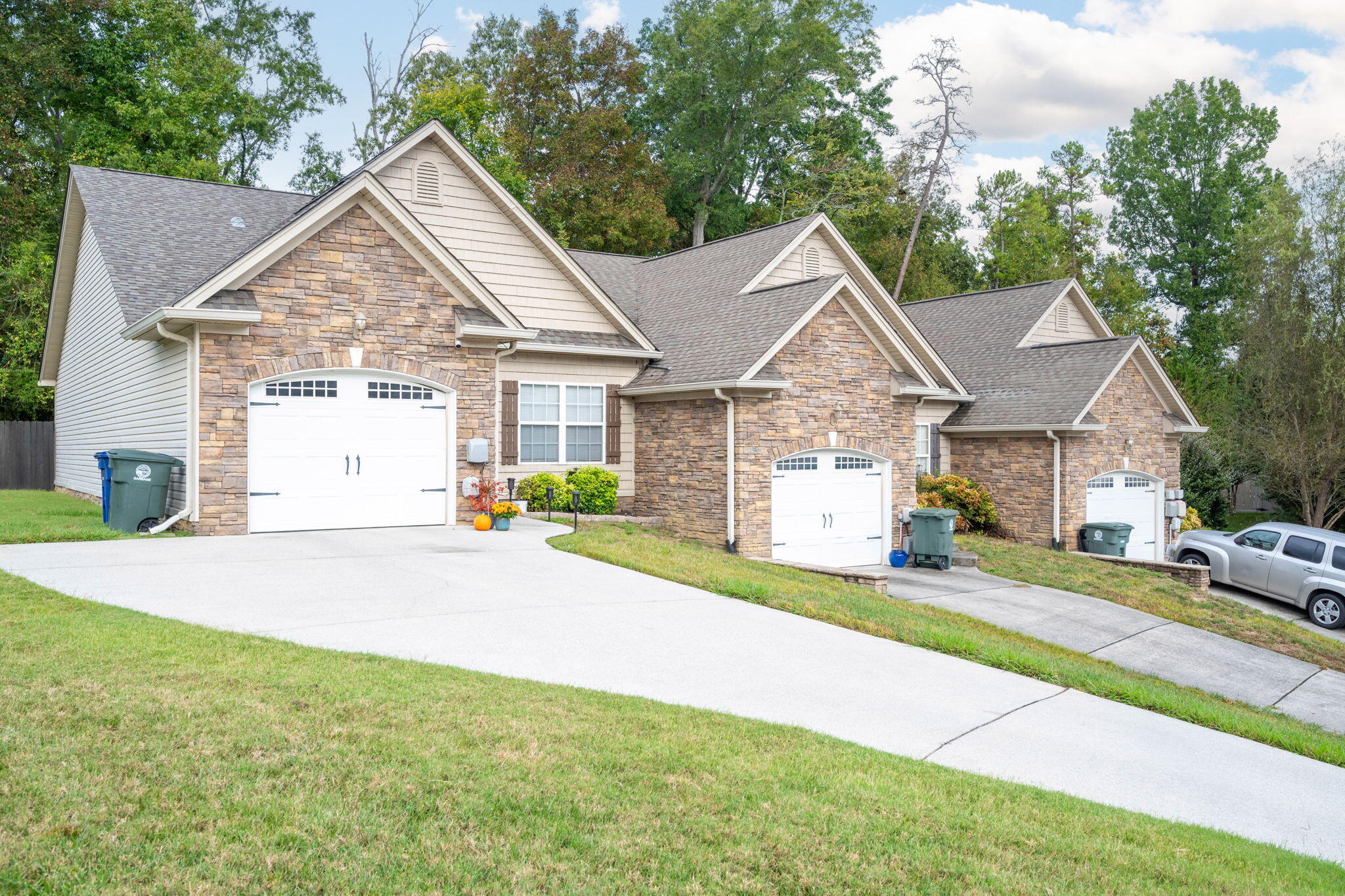 7647 Magnolia Leaf Lane