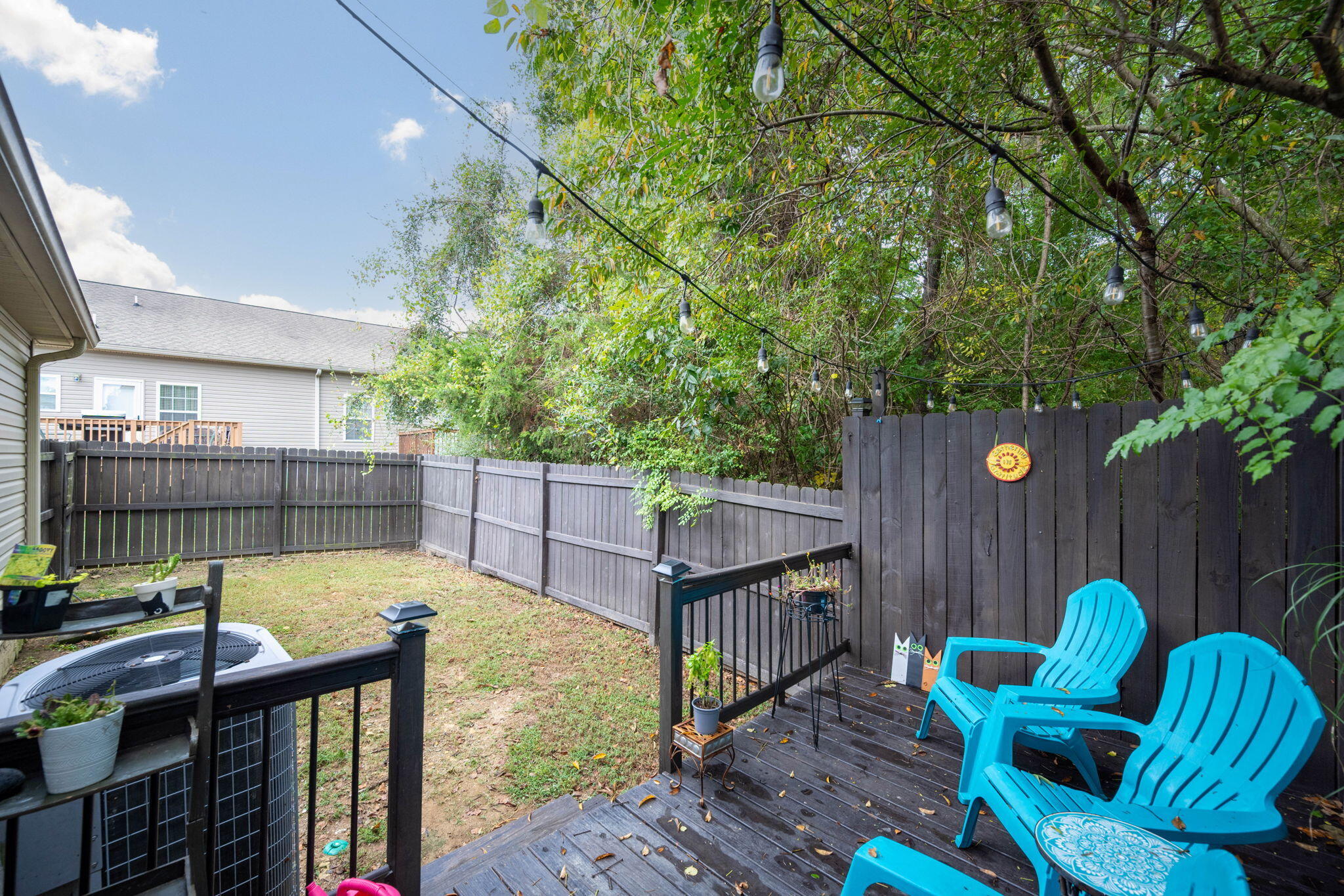 7647 Magnolia Leaf Lane