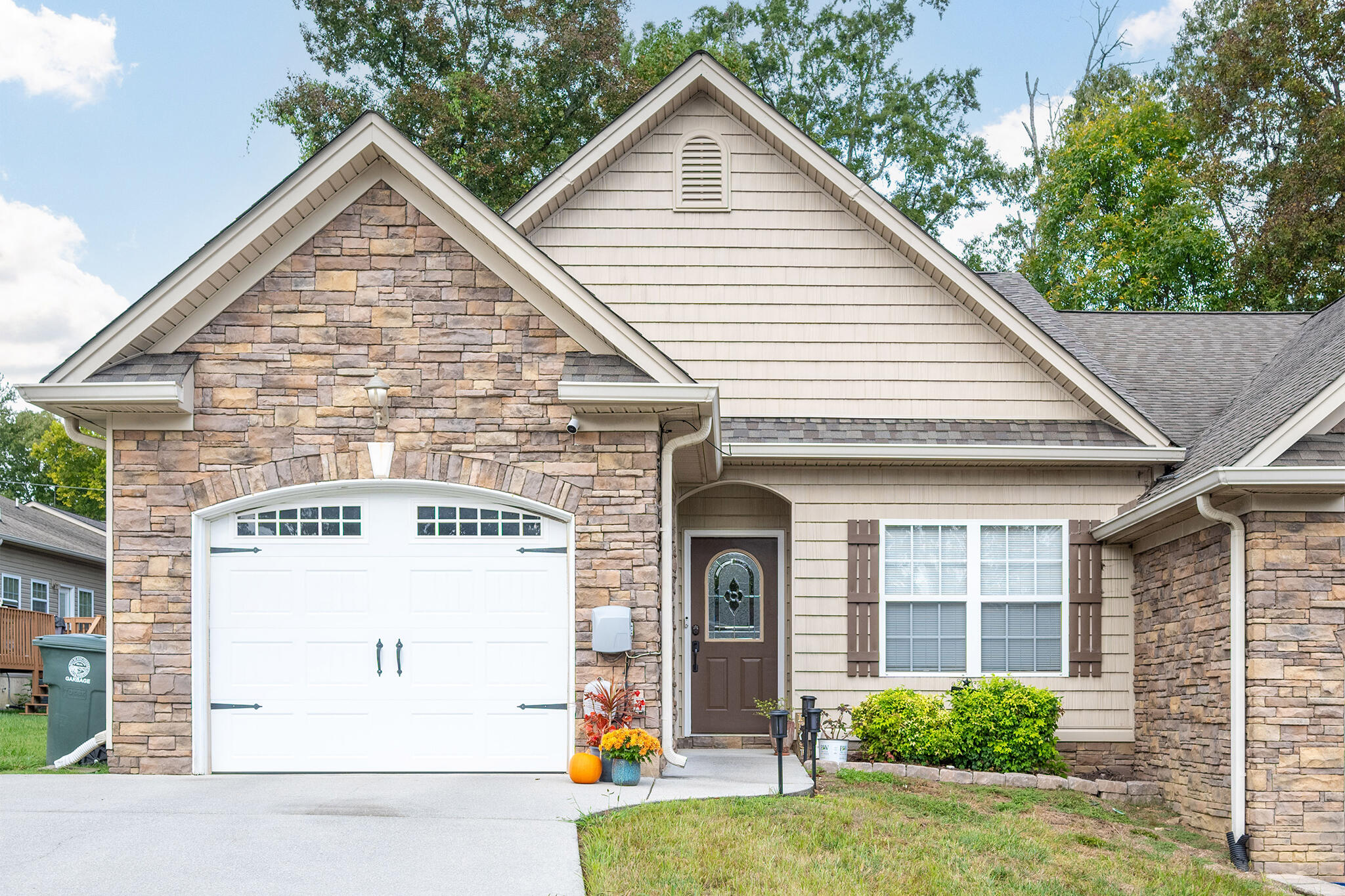 7647 Magnolia Leaf Lane