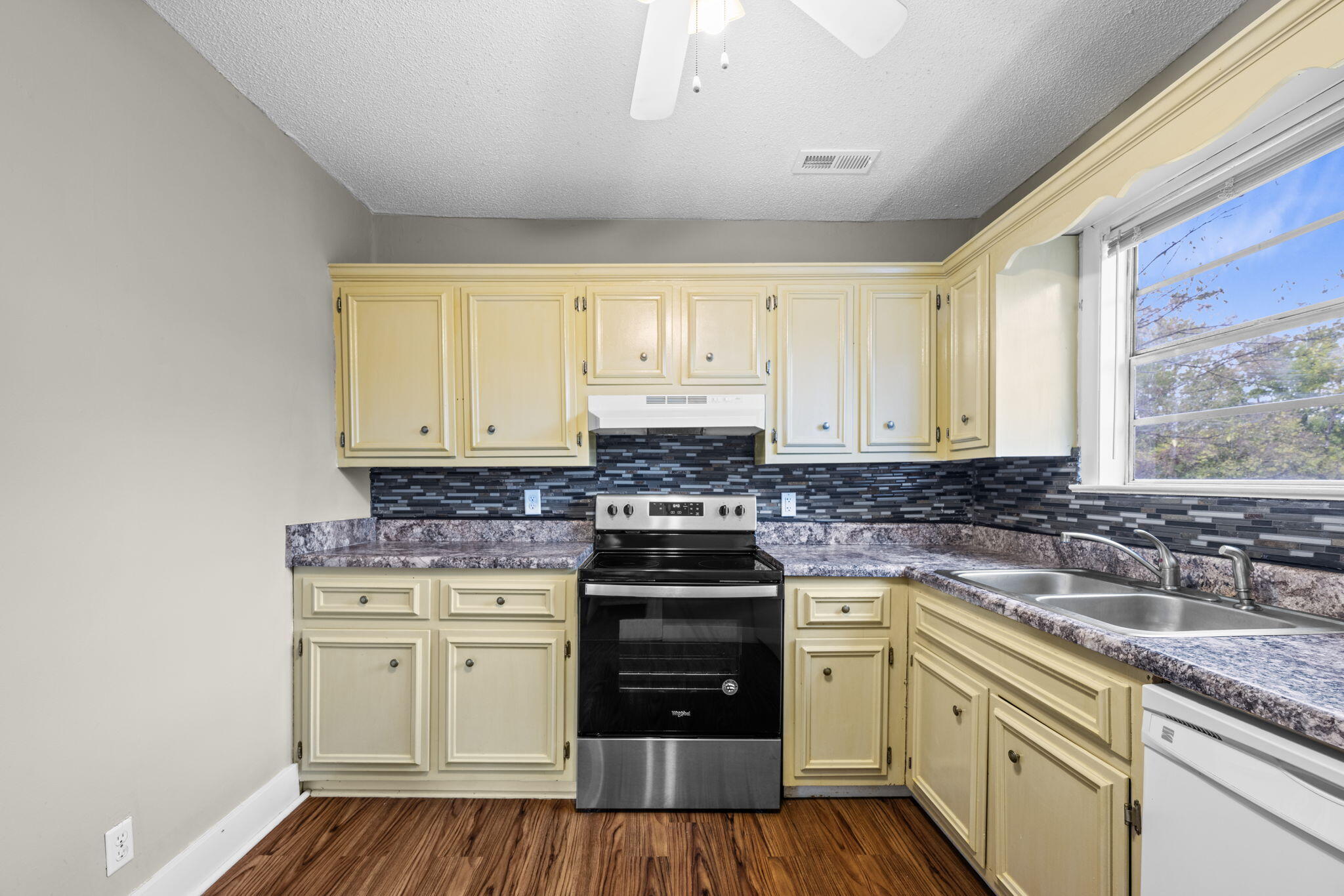 3115 Greenwich Avenue