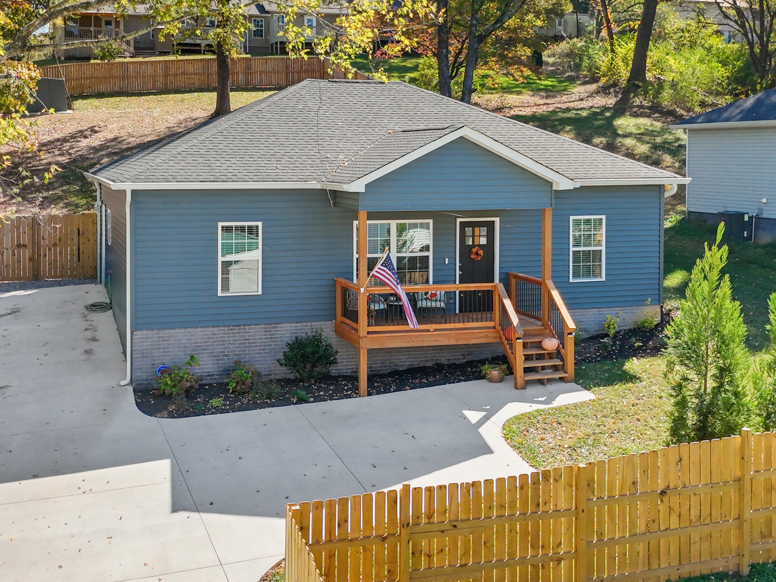 895 SE Lang Street, Cleveland