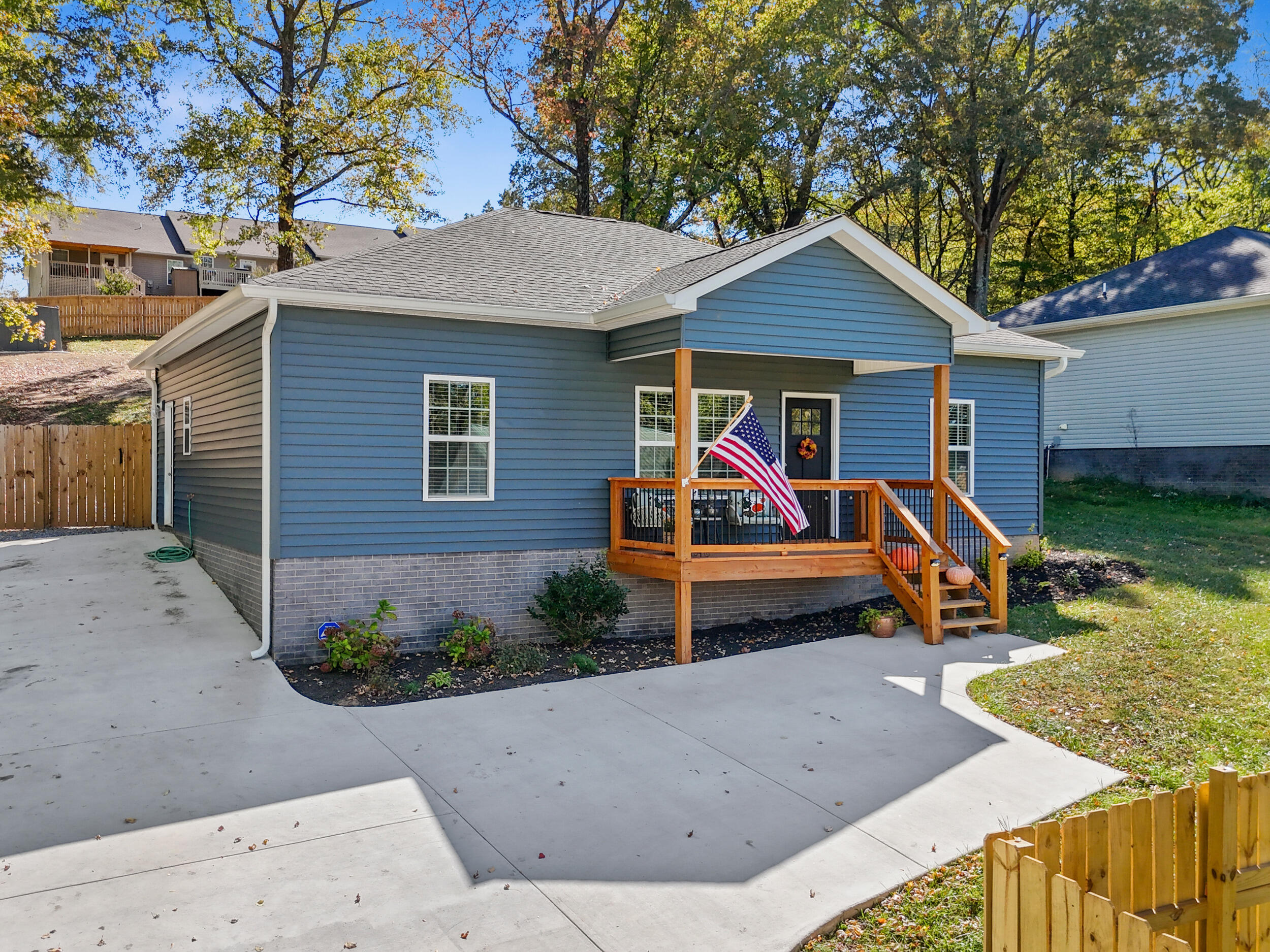 895 SE Lang Street, Cleveland