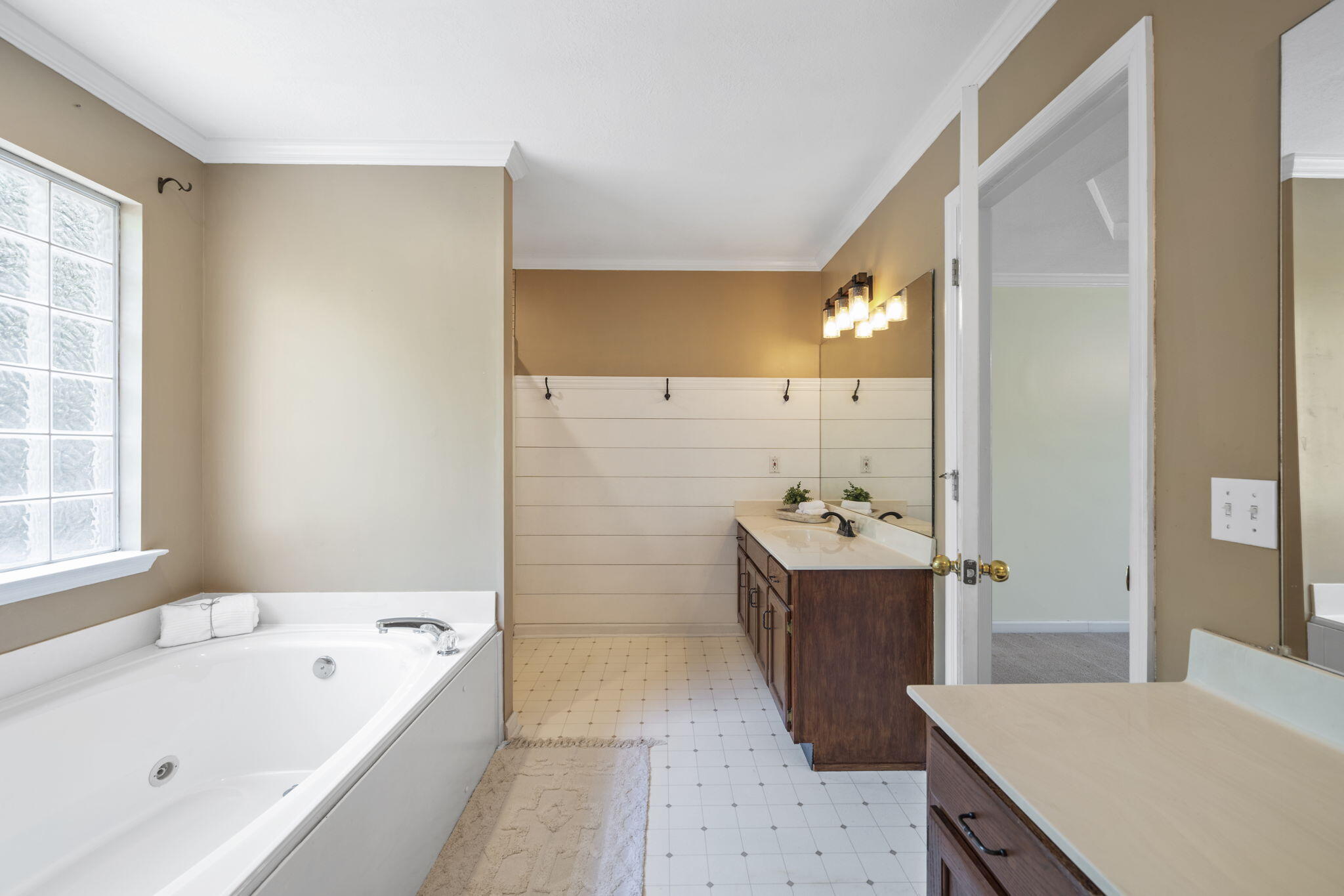 8616 River Cove Drive, Harrison