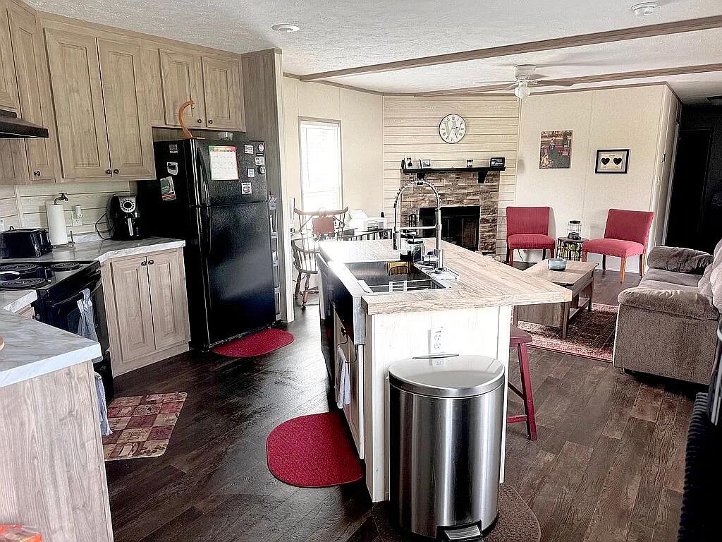 171 Buddy Singleton Road, Gruetli Laager