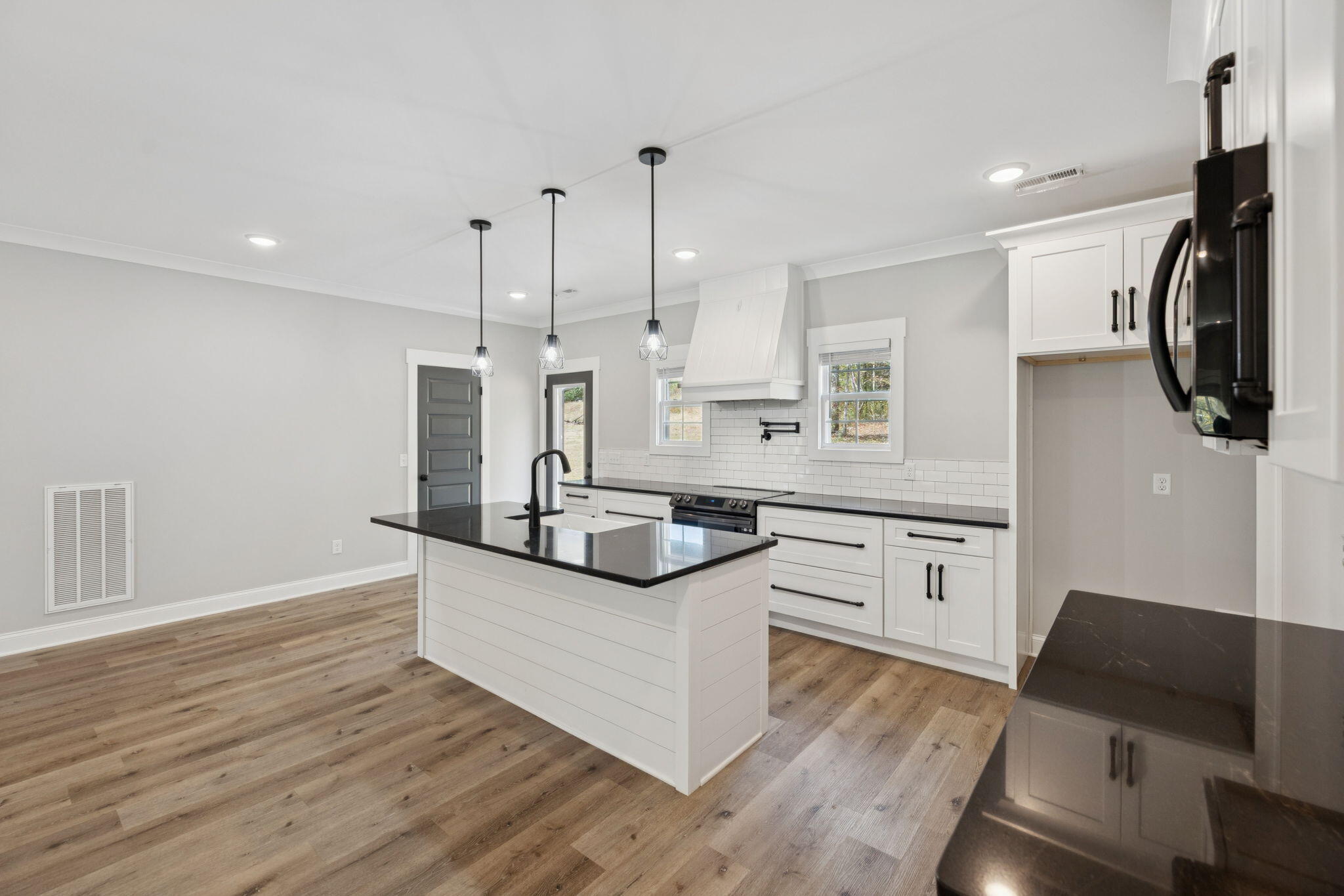 8016 Mcdonald Cemetery Road