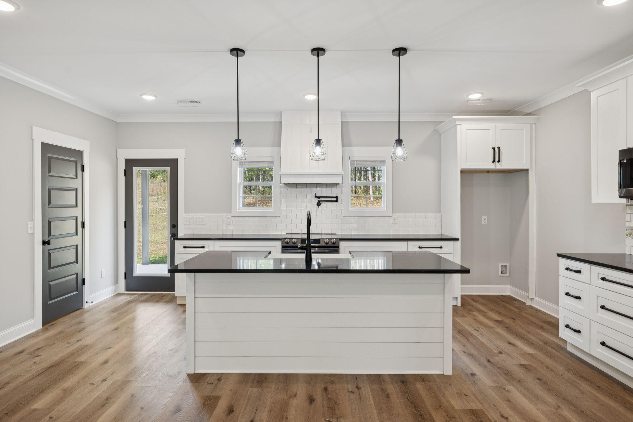 8016 Mcdonald Cemetery Road