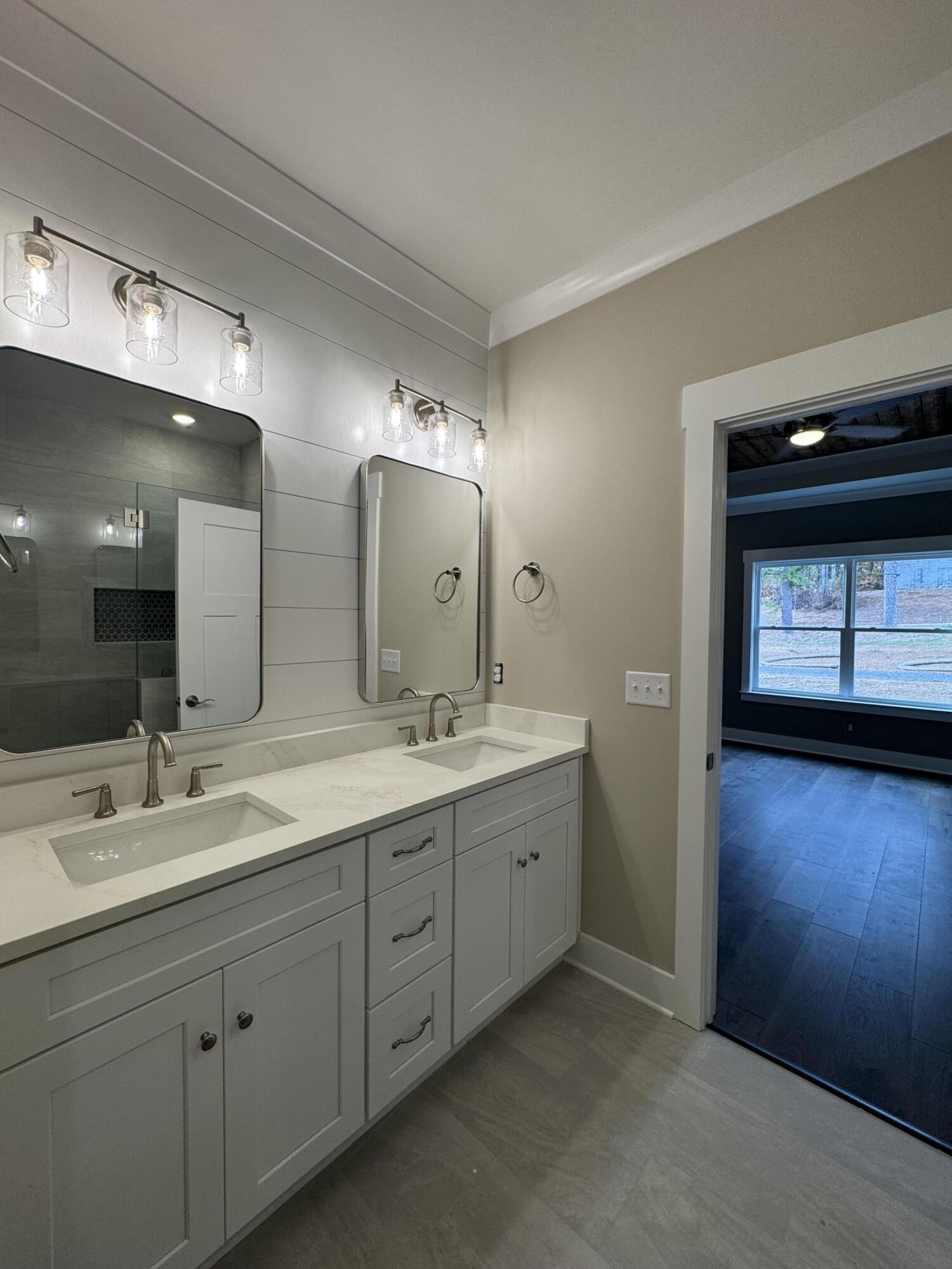 5205 NW Baylor Street