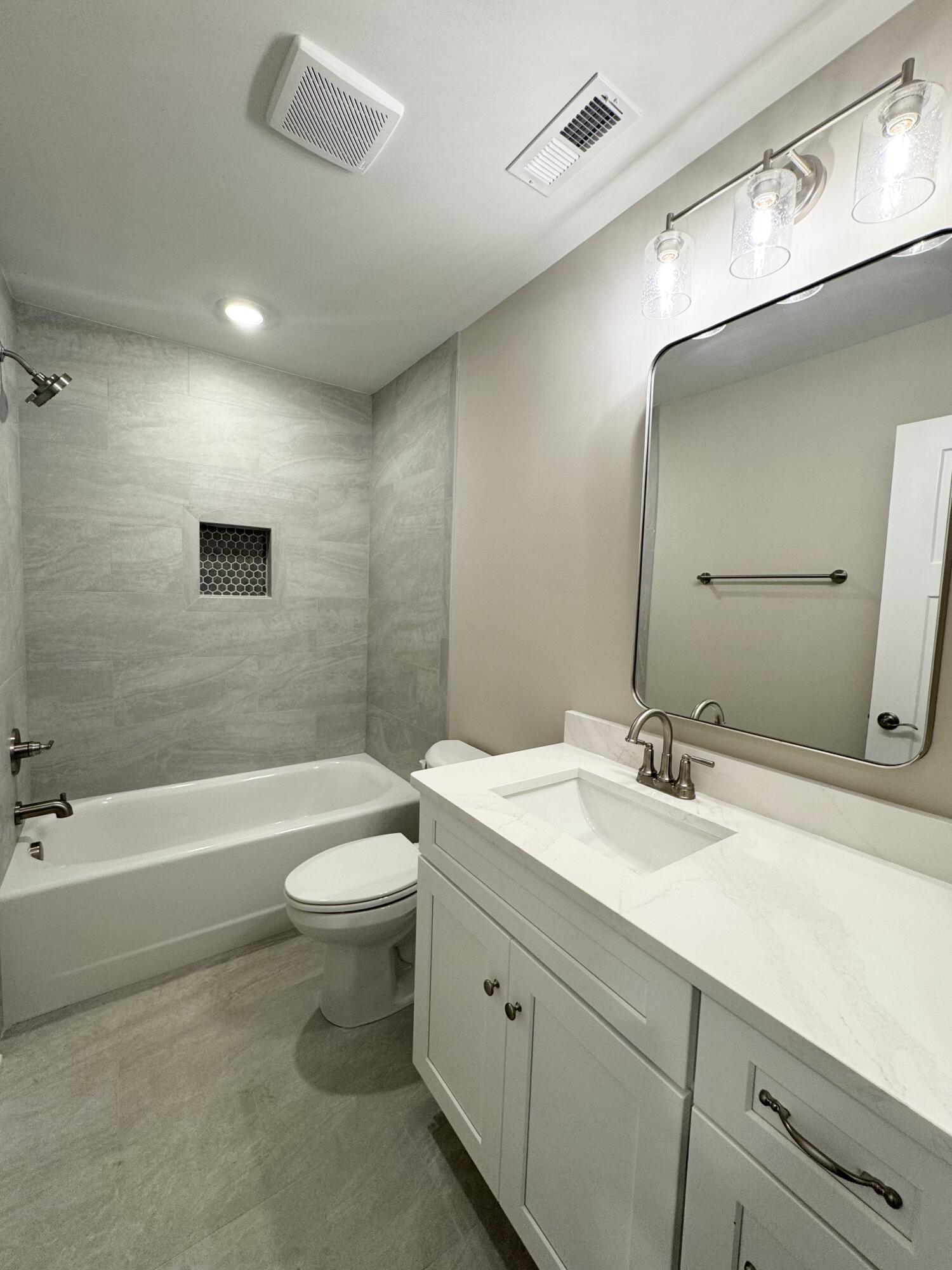 5205 NW Baylor Street