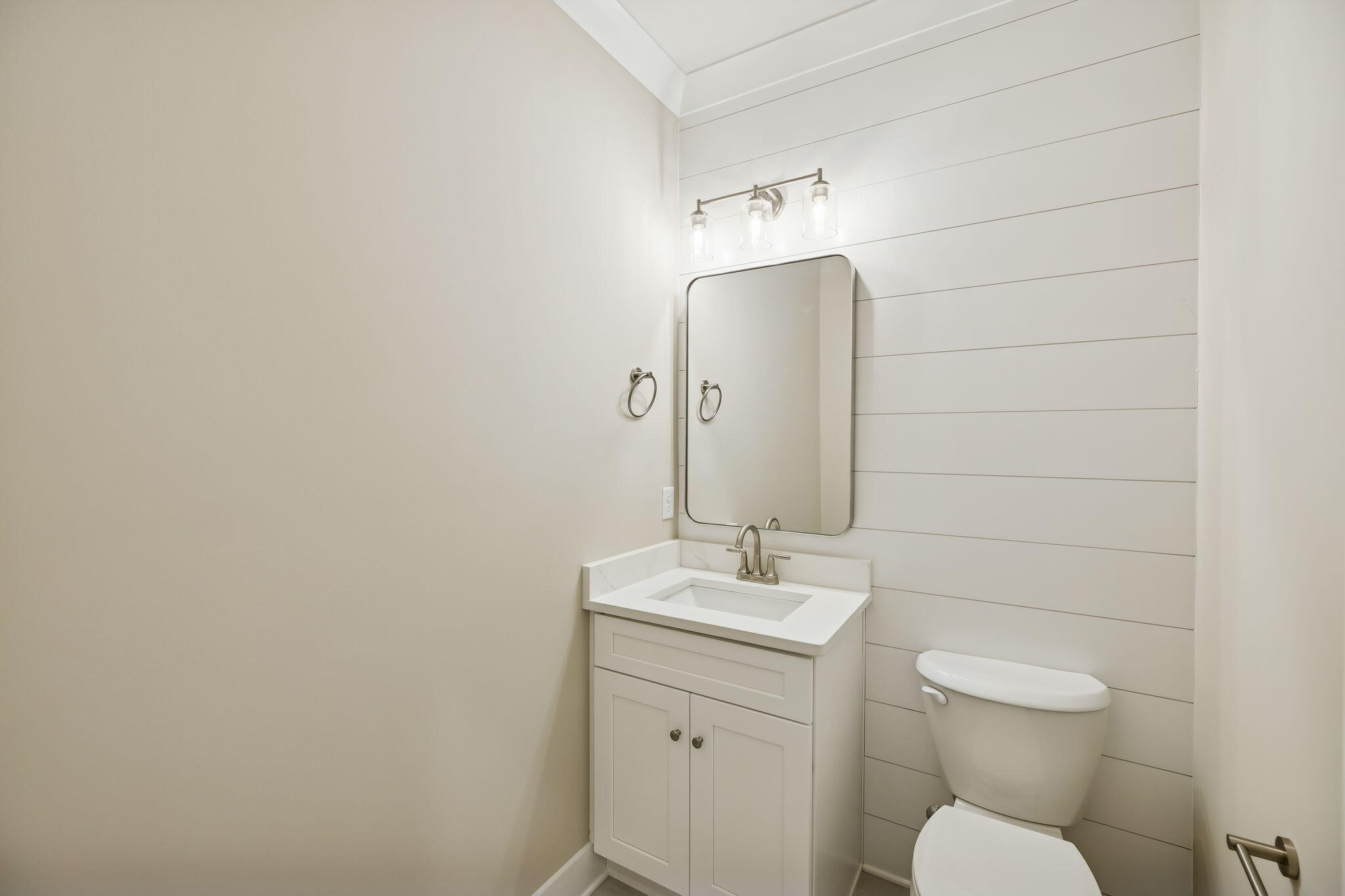 5205 NW Baylor Street