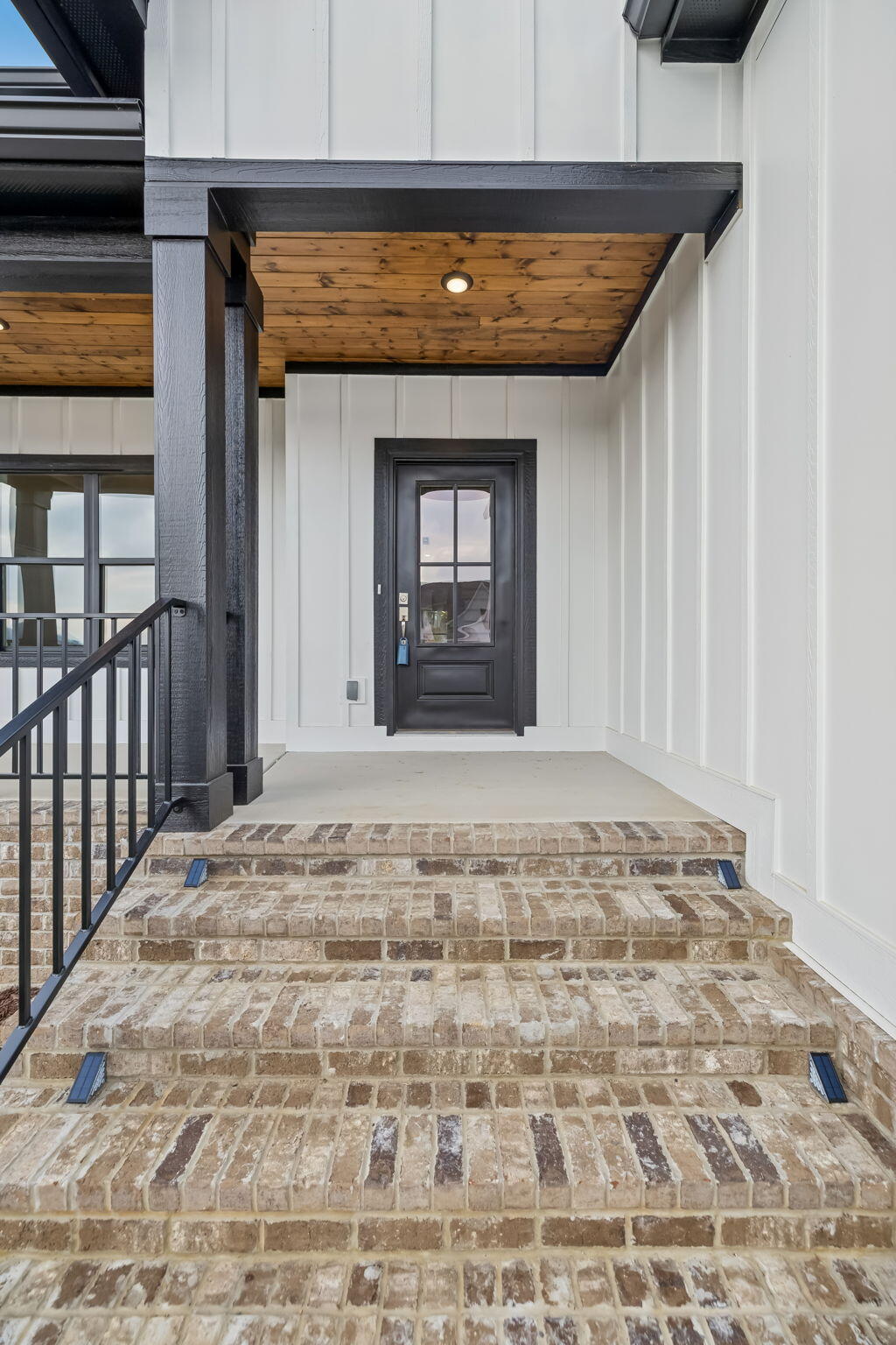 5205 NW Baylor Street