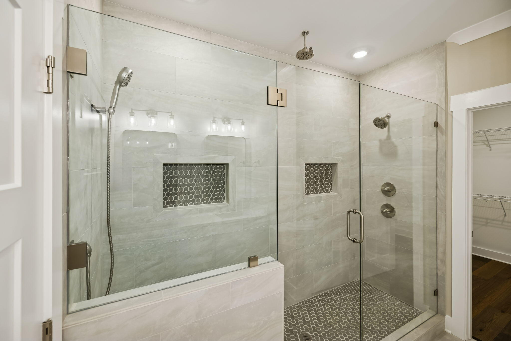 5205 NW Baylor Street