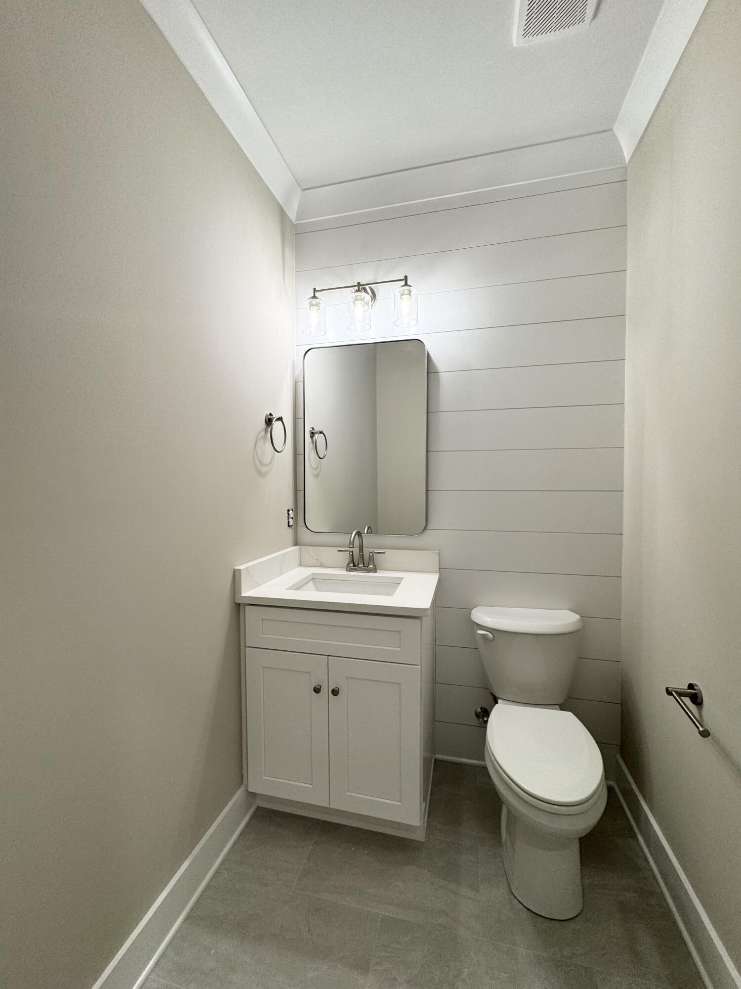 5205 NW Baylor Street