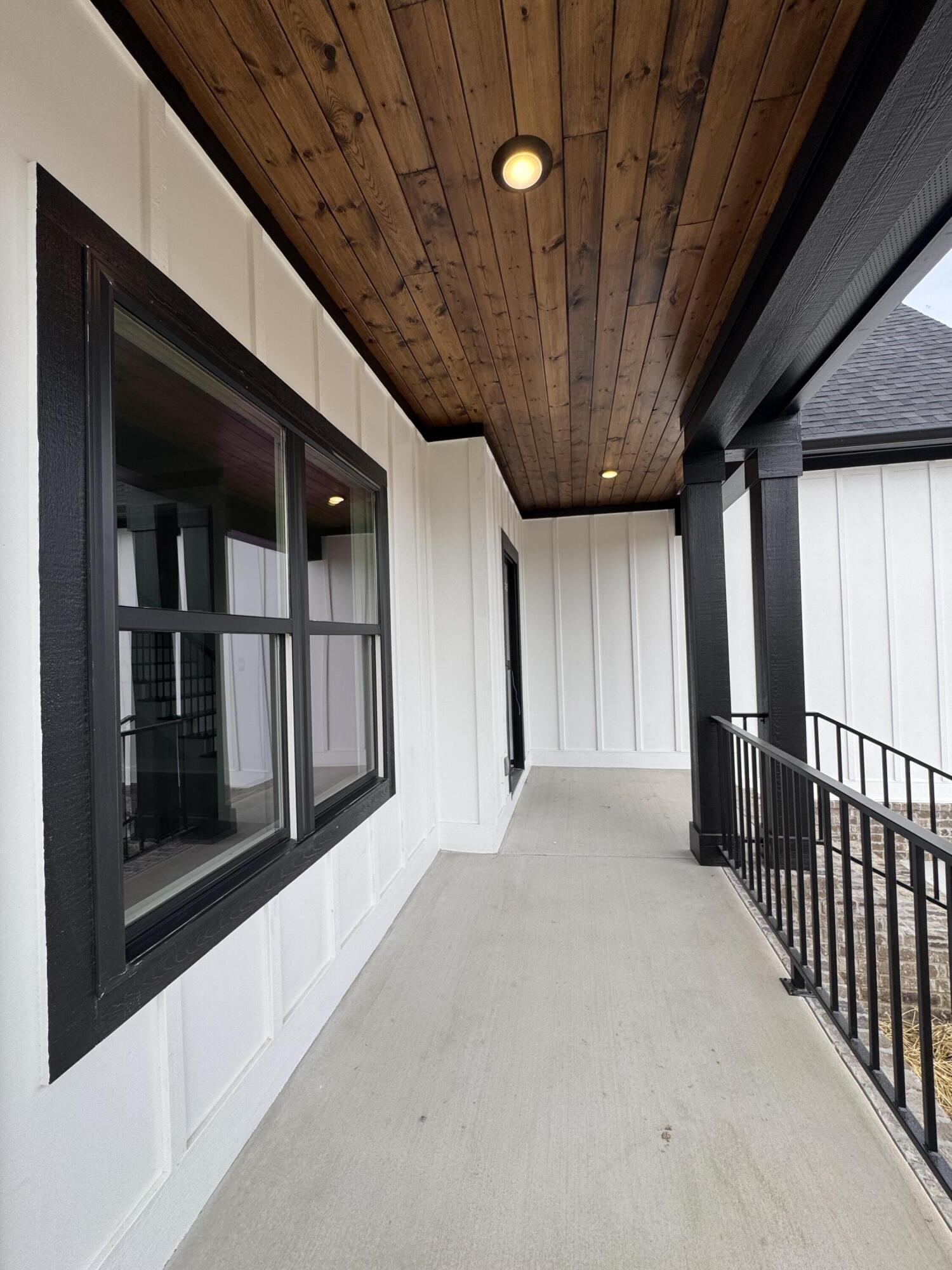 5205 NW Baylor Street