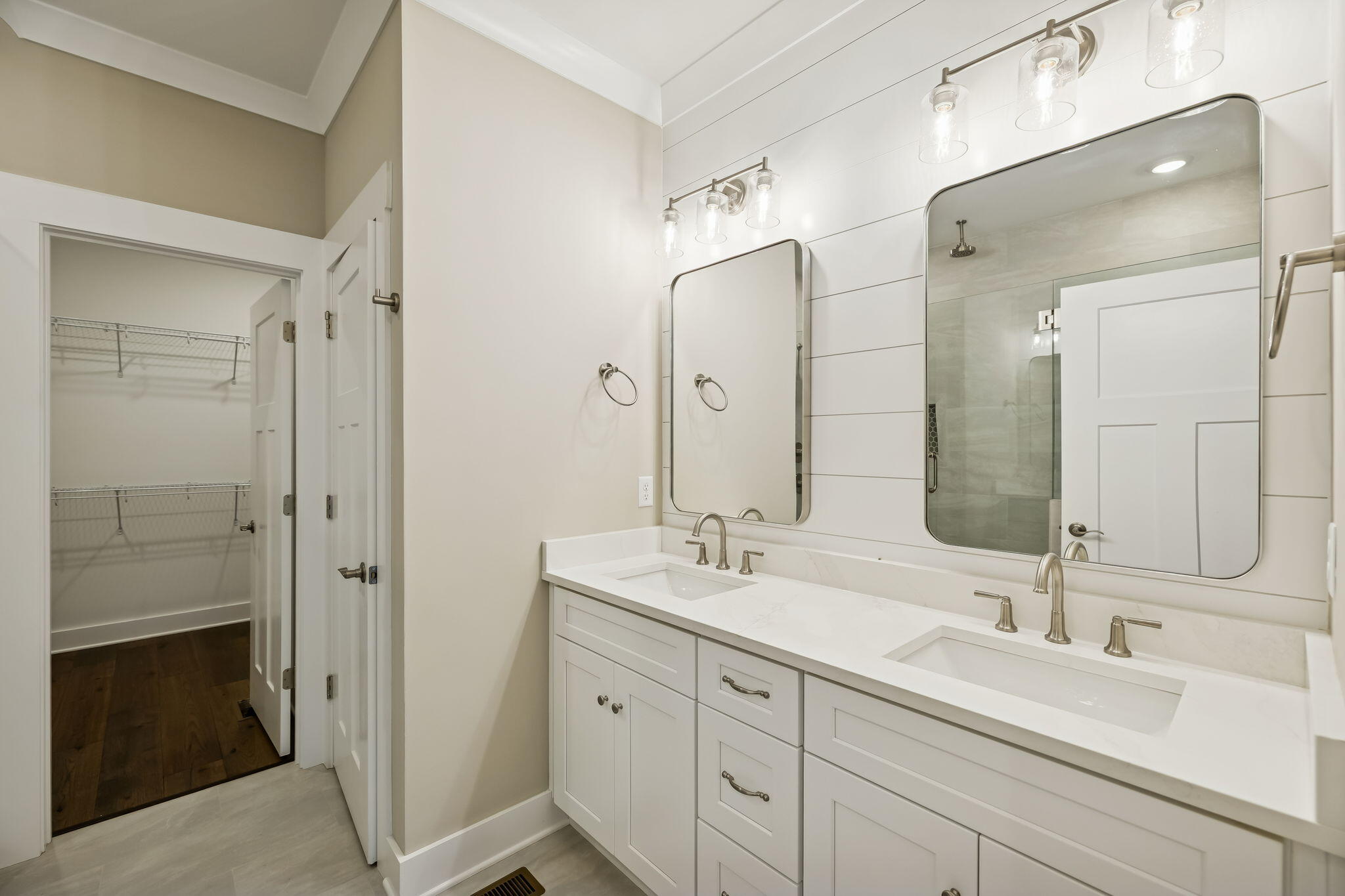 5205 NW Baylor Street