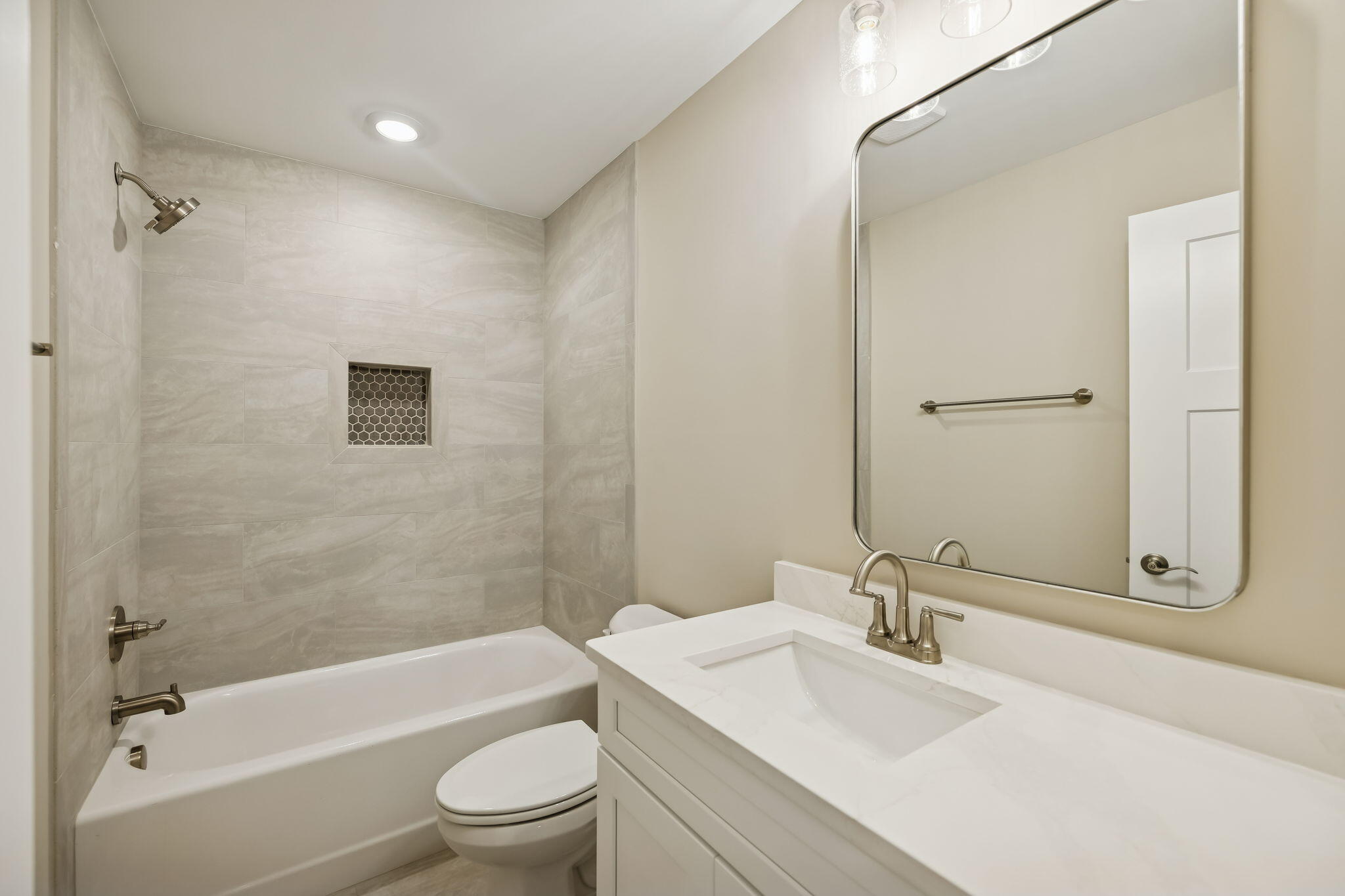 5205 NW Baylor Street