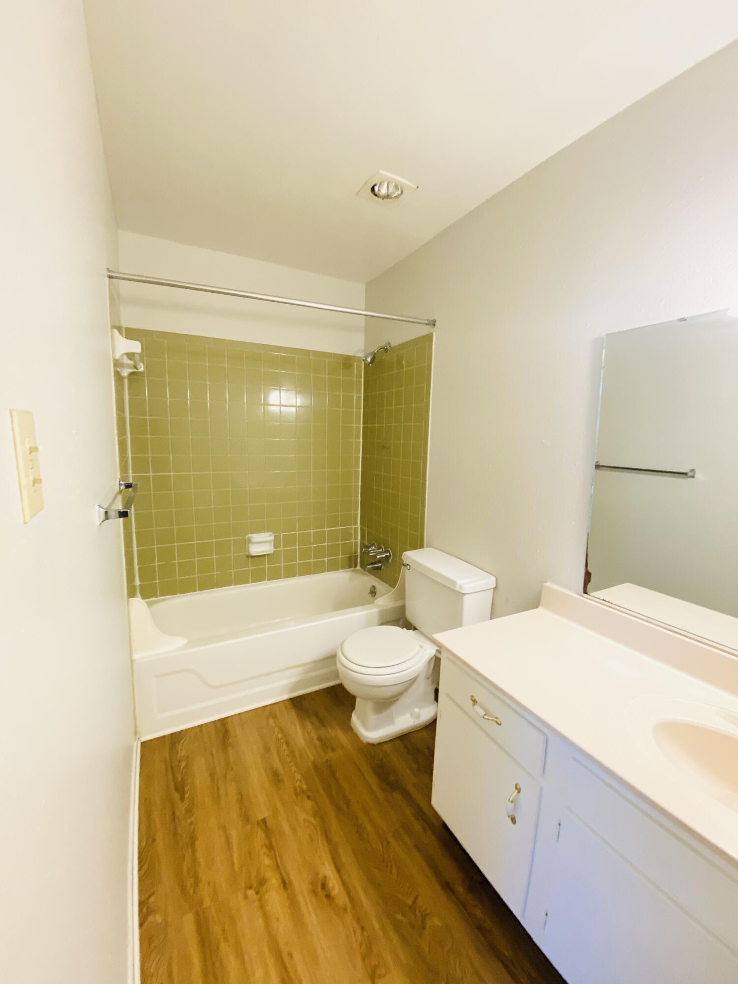 900 Mountain Creek Rd, 427