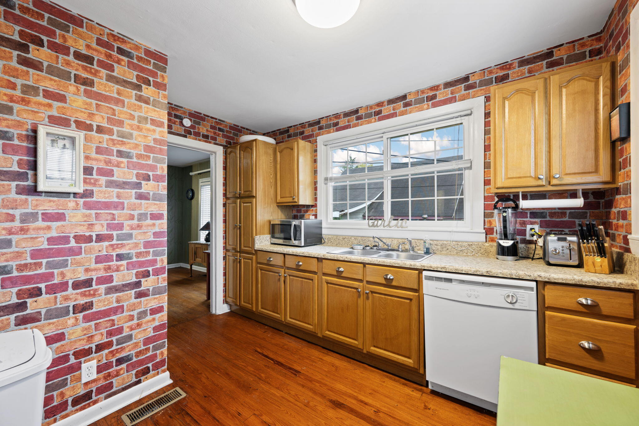 3113 Greenwich Avenue