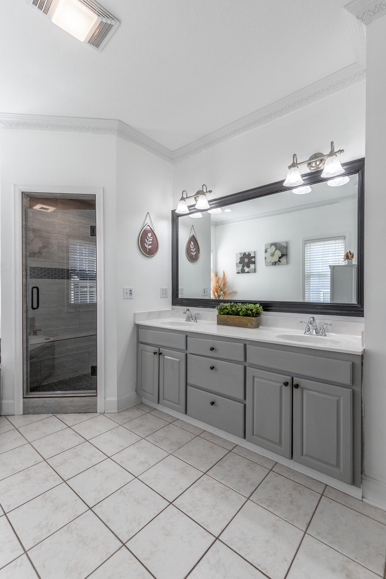 232 E Tennant Circle