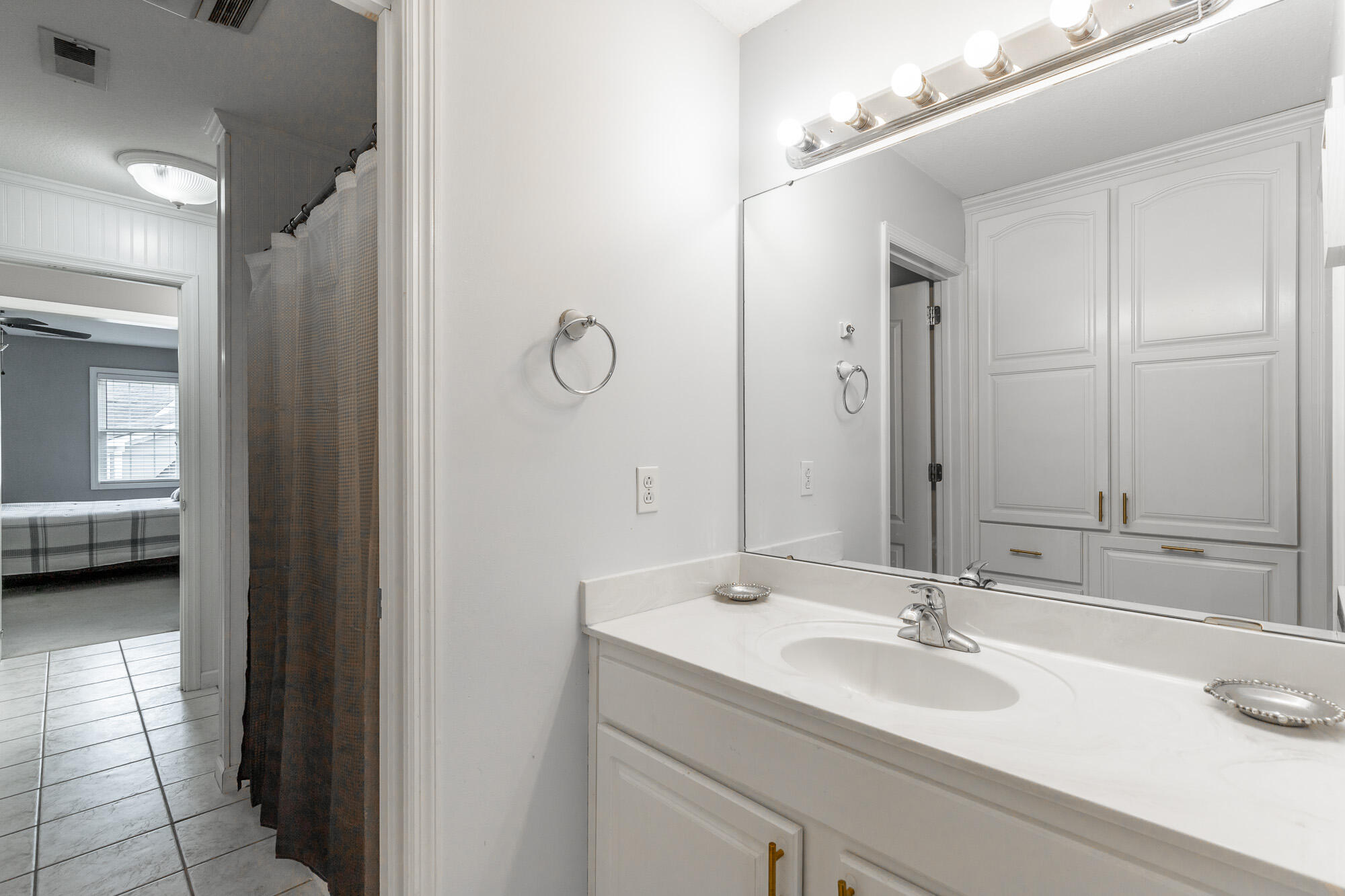 232 E Tennant Circle