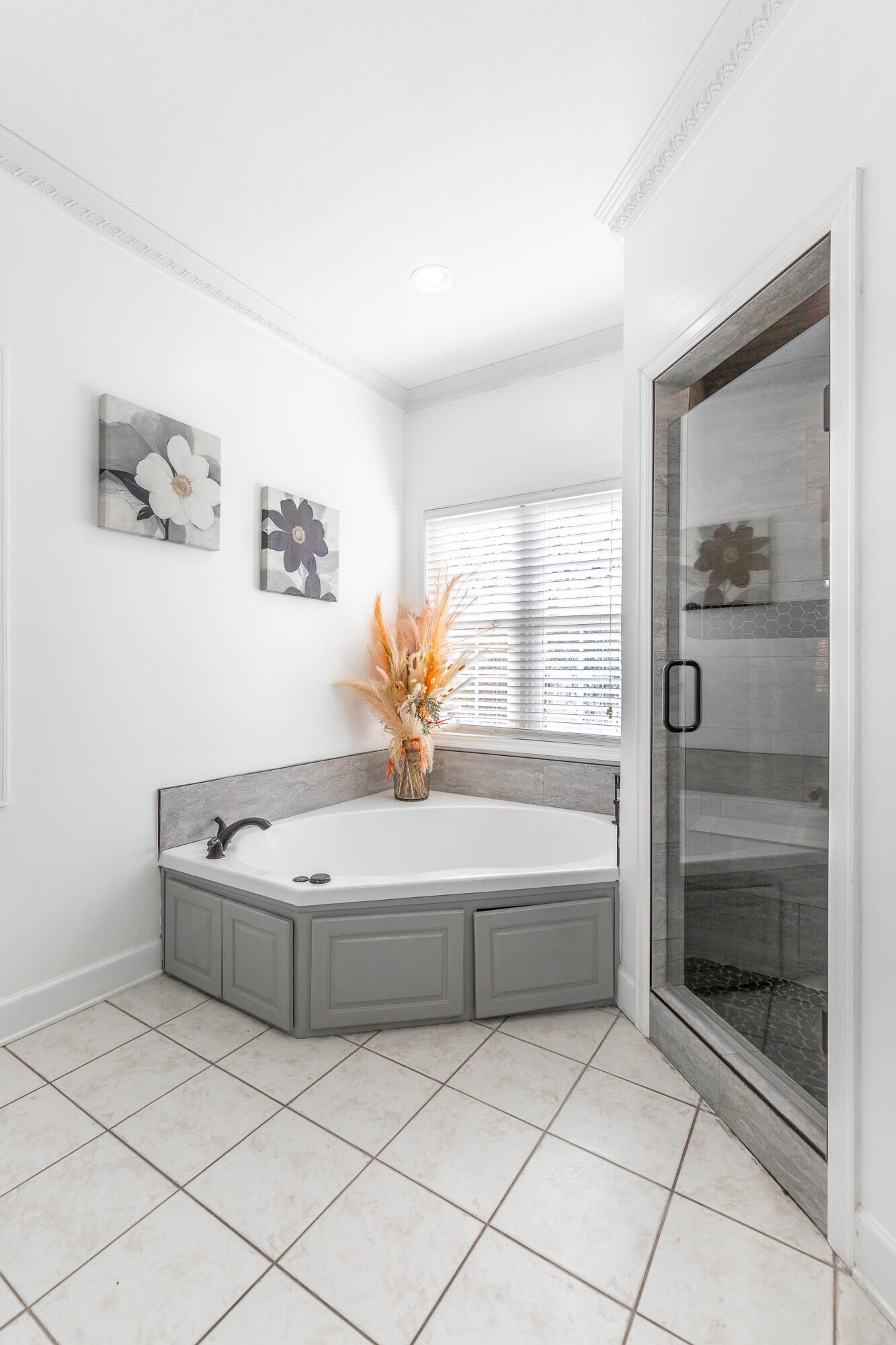 232 E Tennant Circle