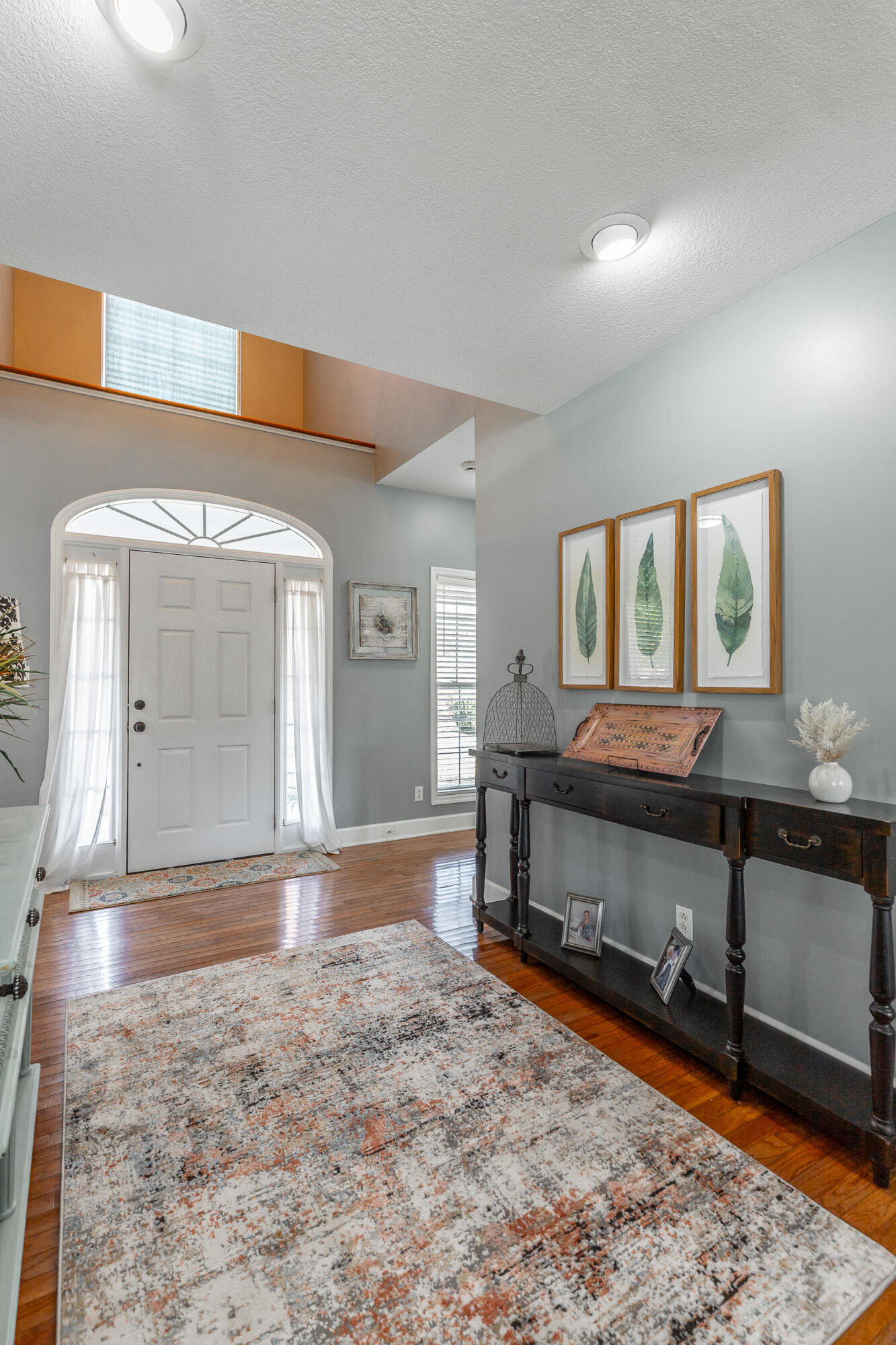 232 E Tennant Circle