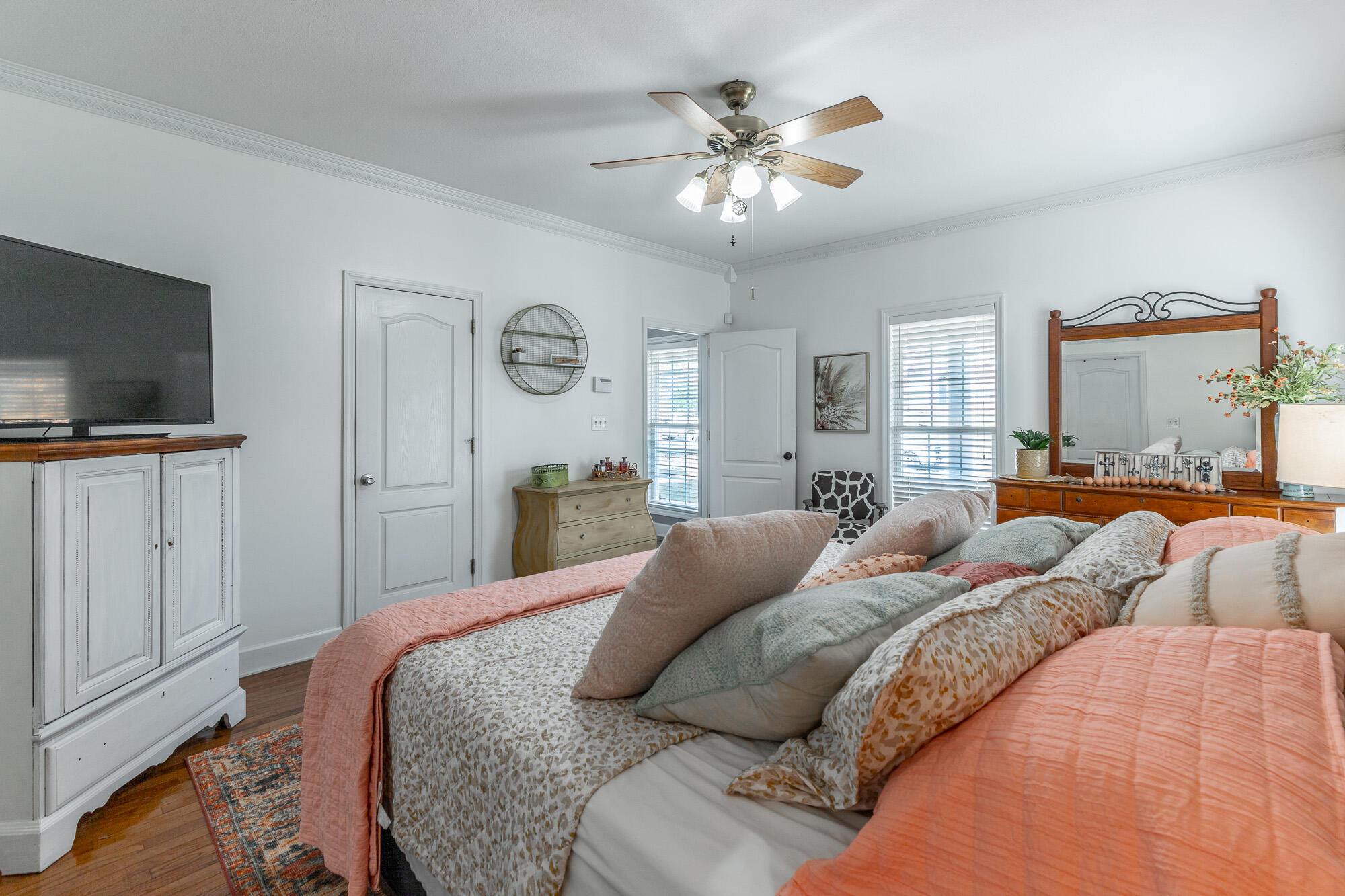 232 E Tennant Circle