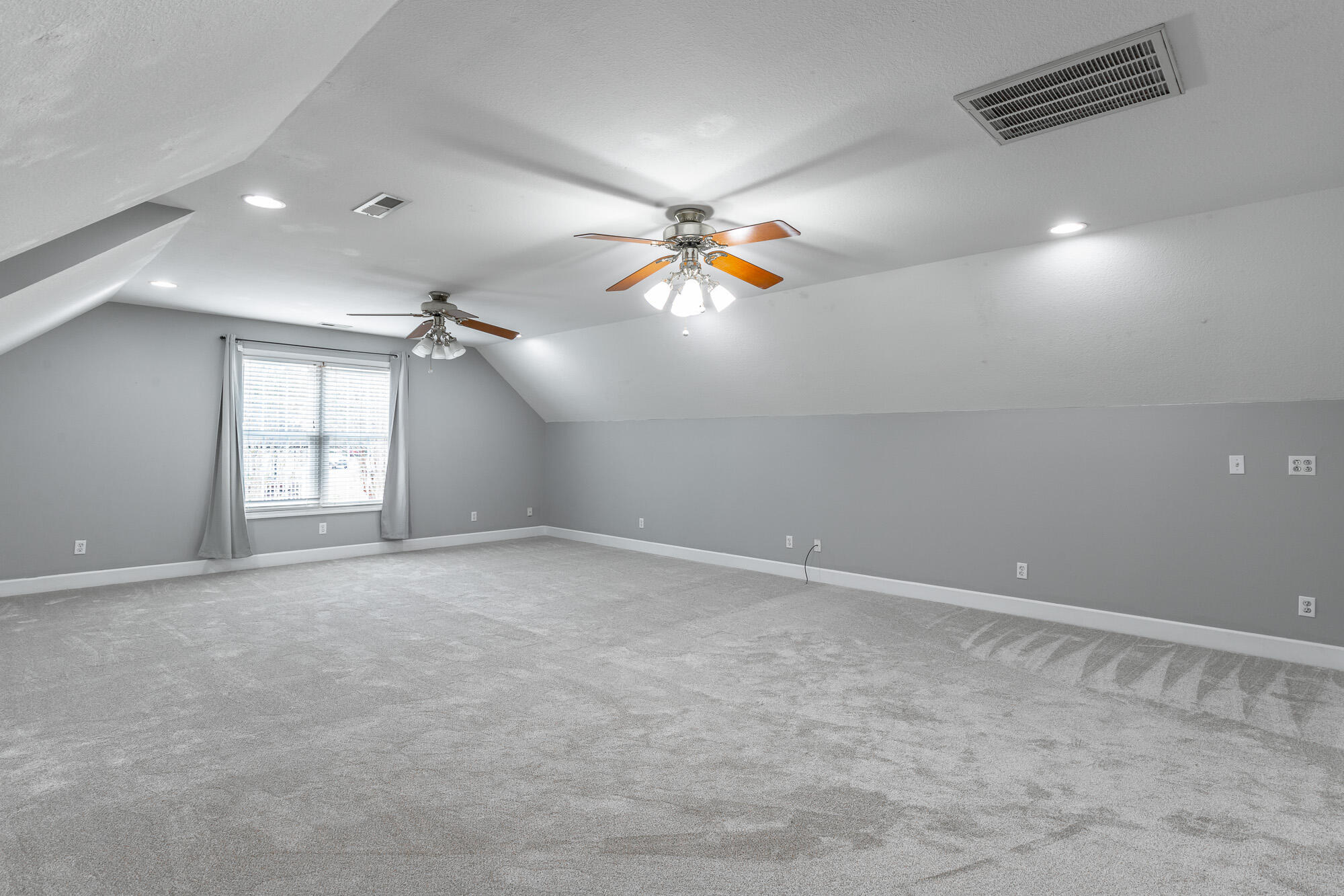 232 E Tennant Circle