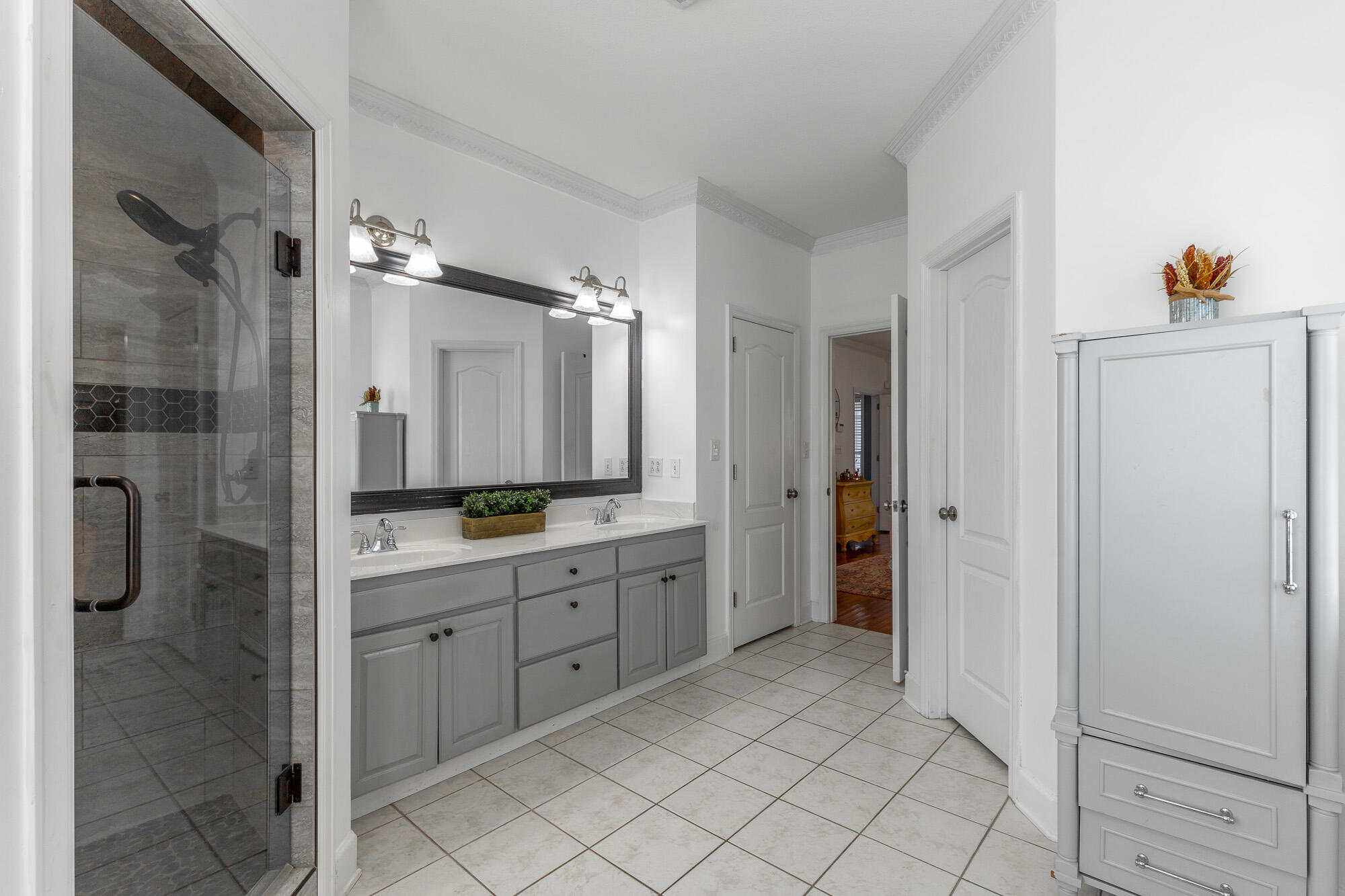 232 E Tennant Circle