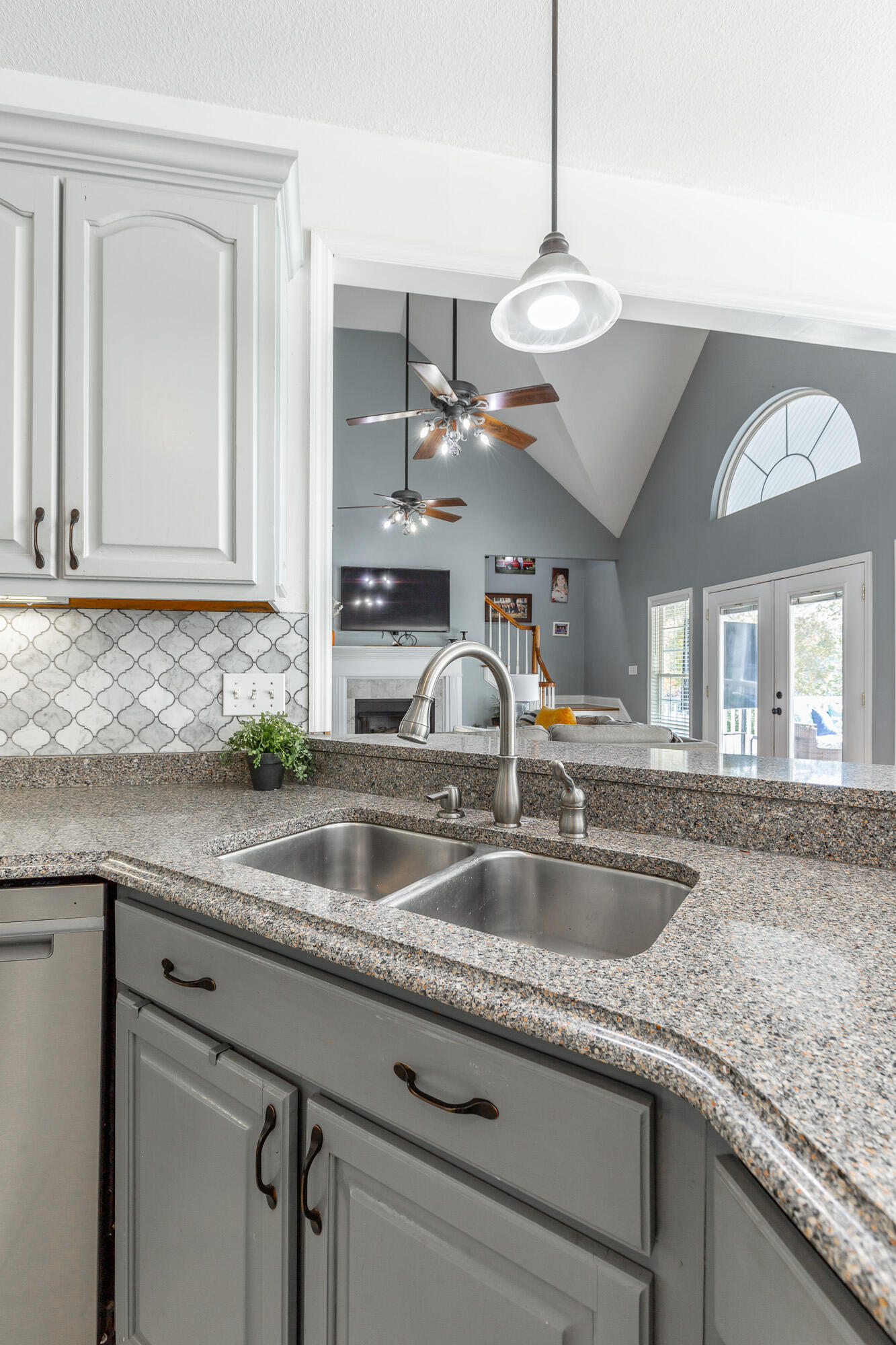 232 E Tennant Circle