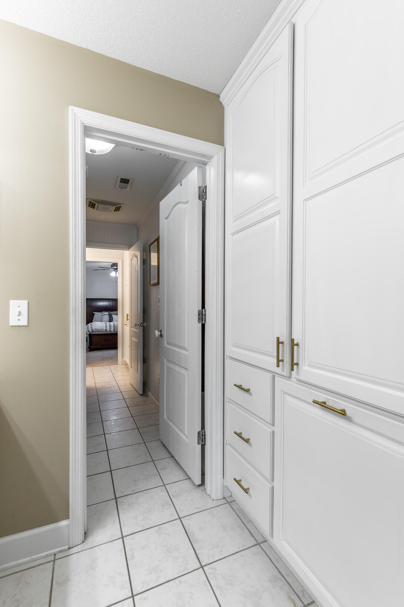 232 E Tennant Circle