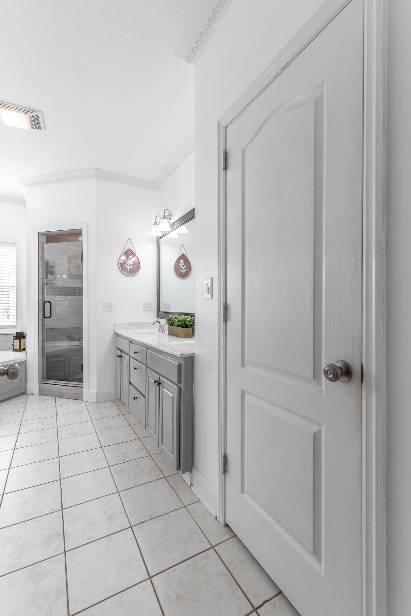 232 E Tennant Circle