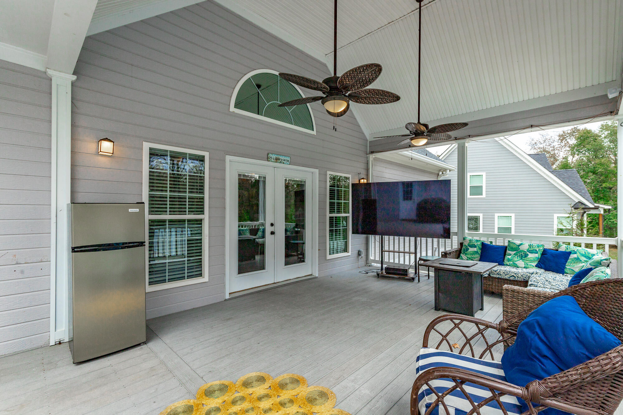 232 E Tennant Circle