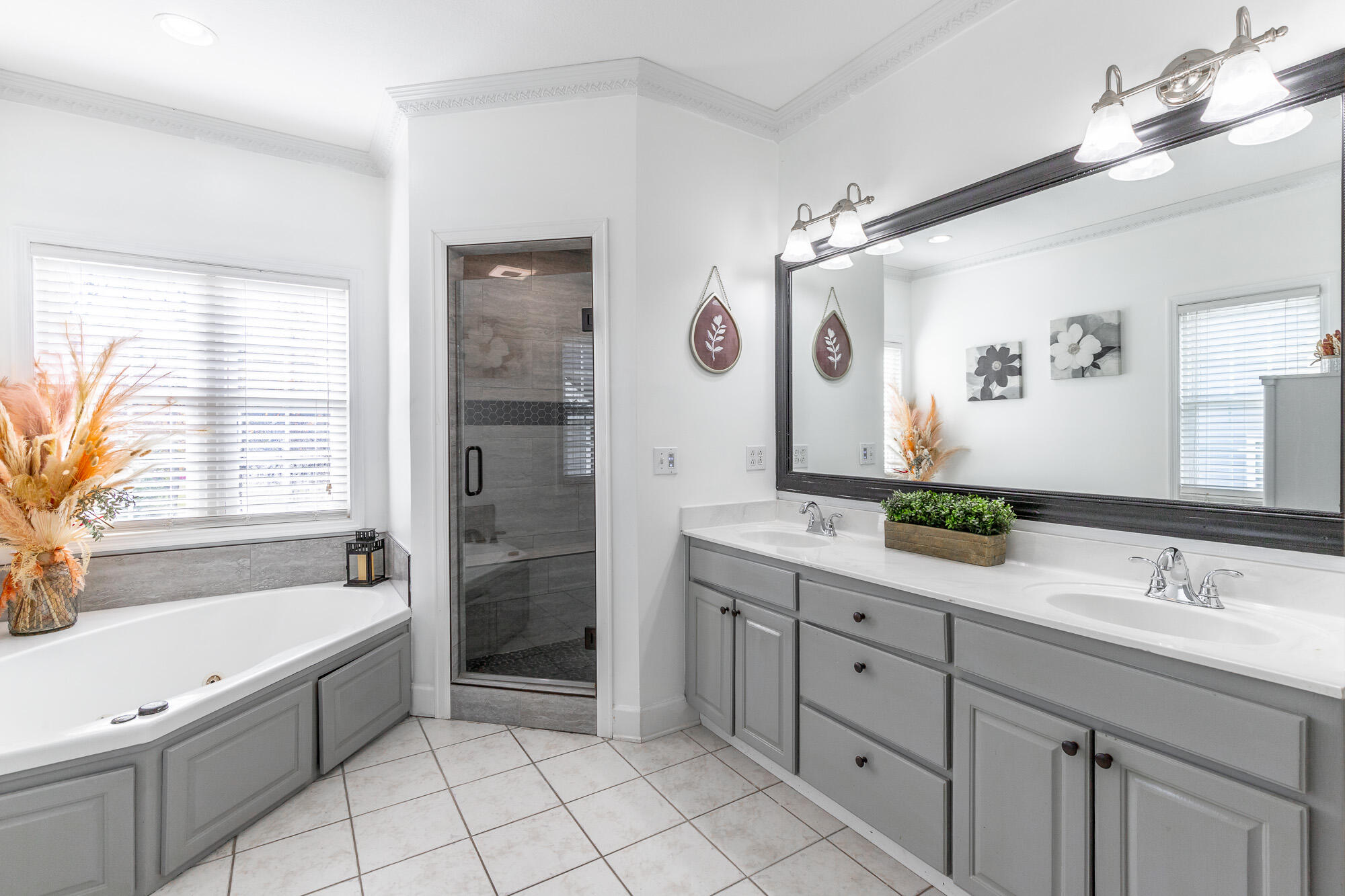 232 E Tennant Circle