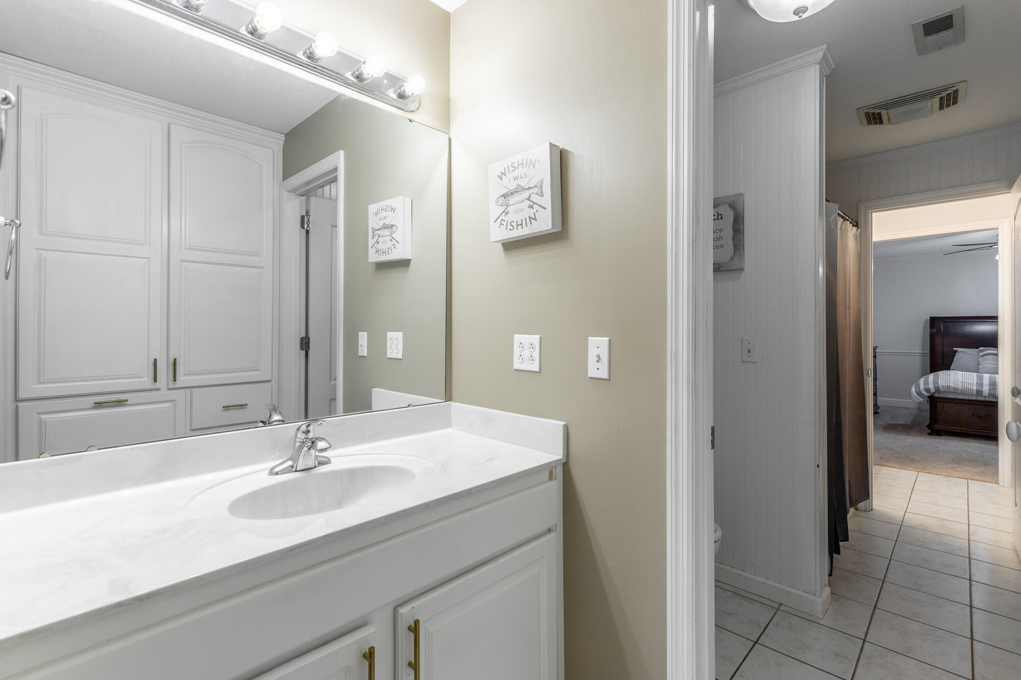 232 E Tennant Circle