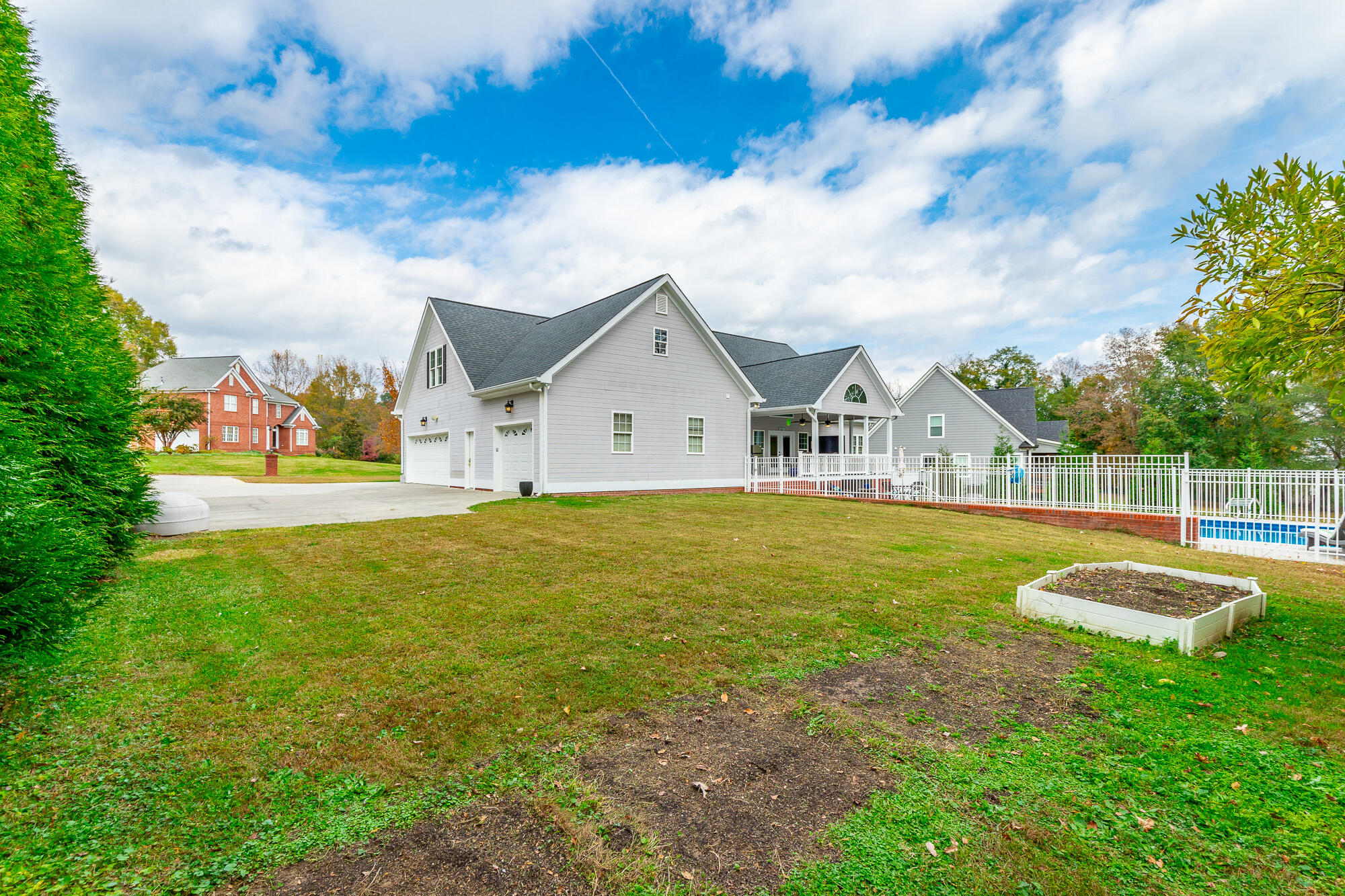 232 E Tennant Circle