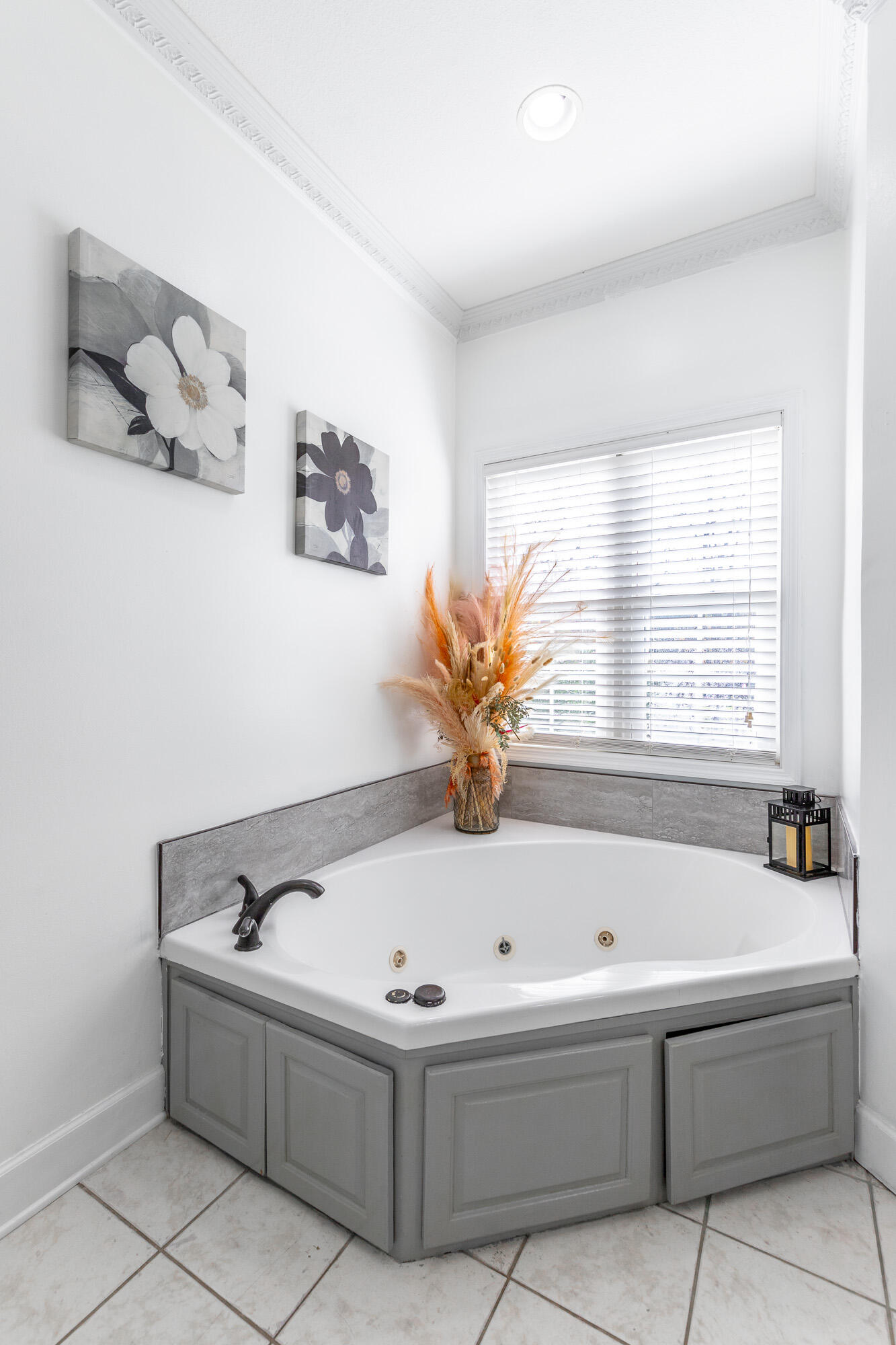 232 E Tennant Circle