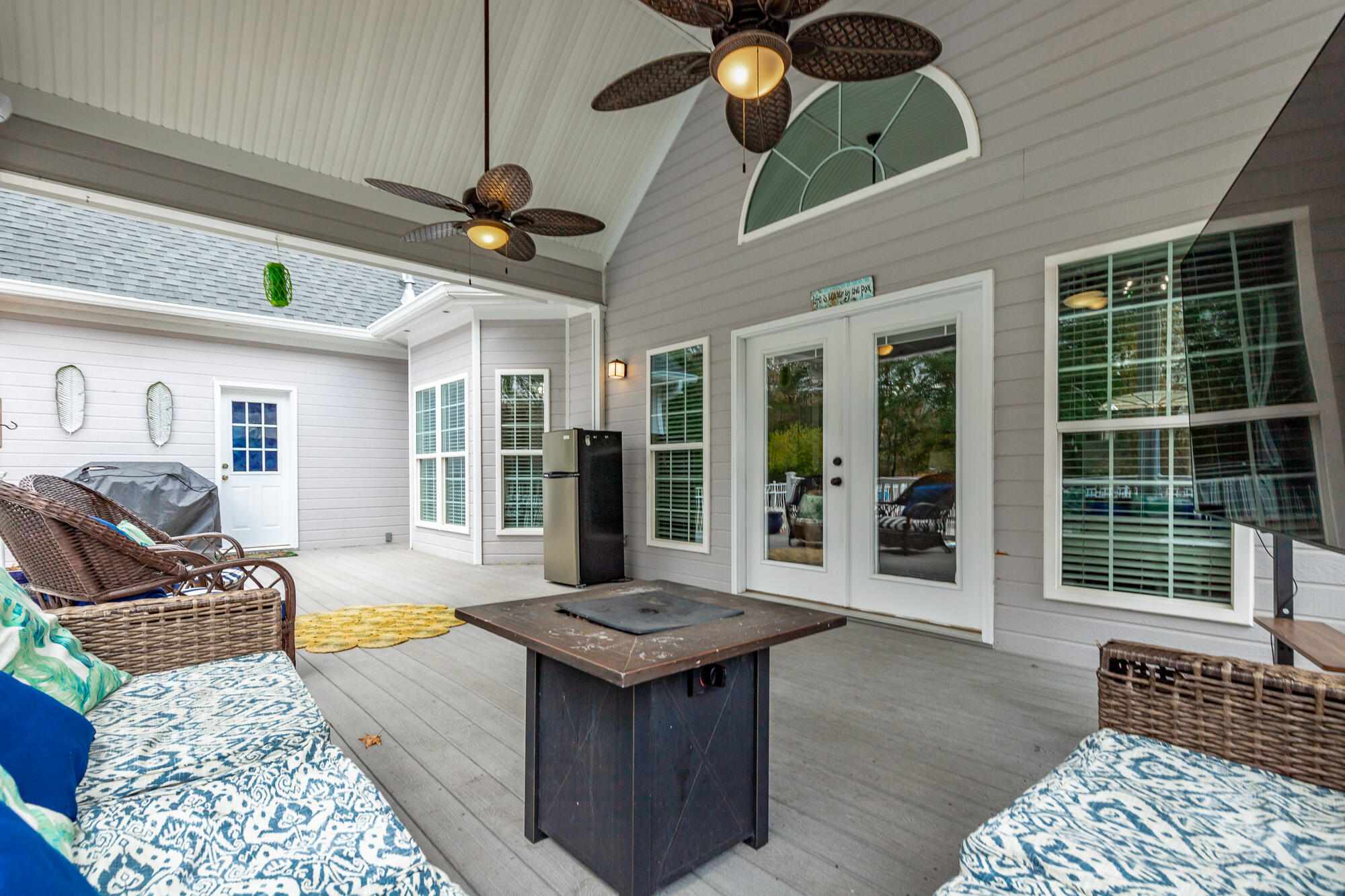 232 E Tennant Circle