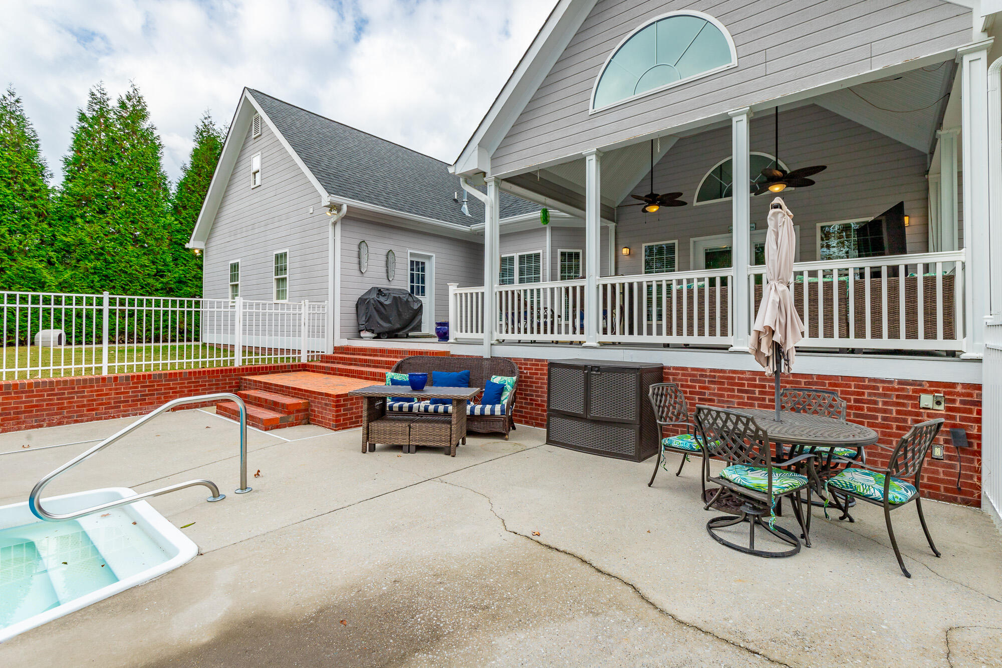 232 E Tennant Circle