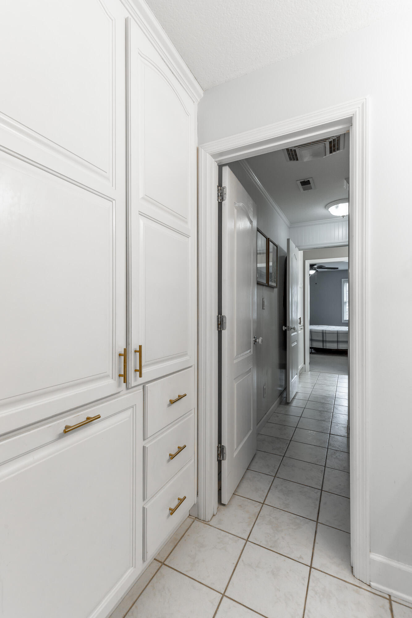 232 E Tennant Circle