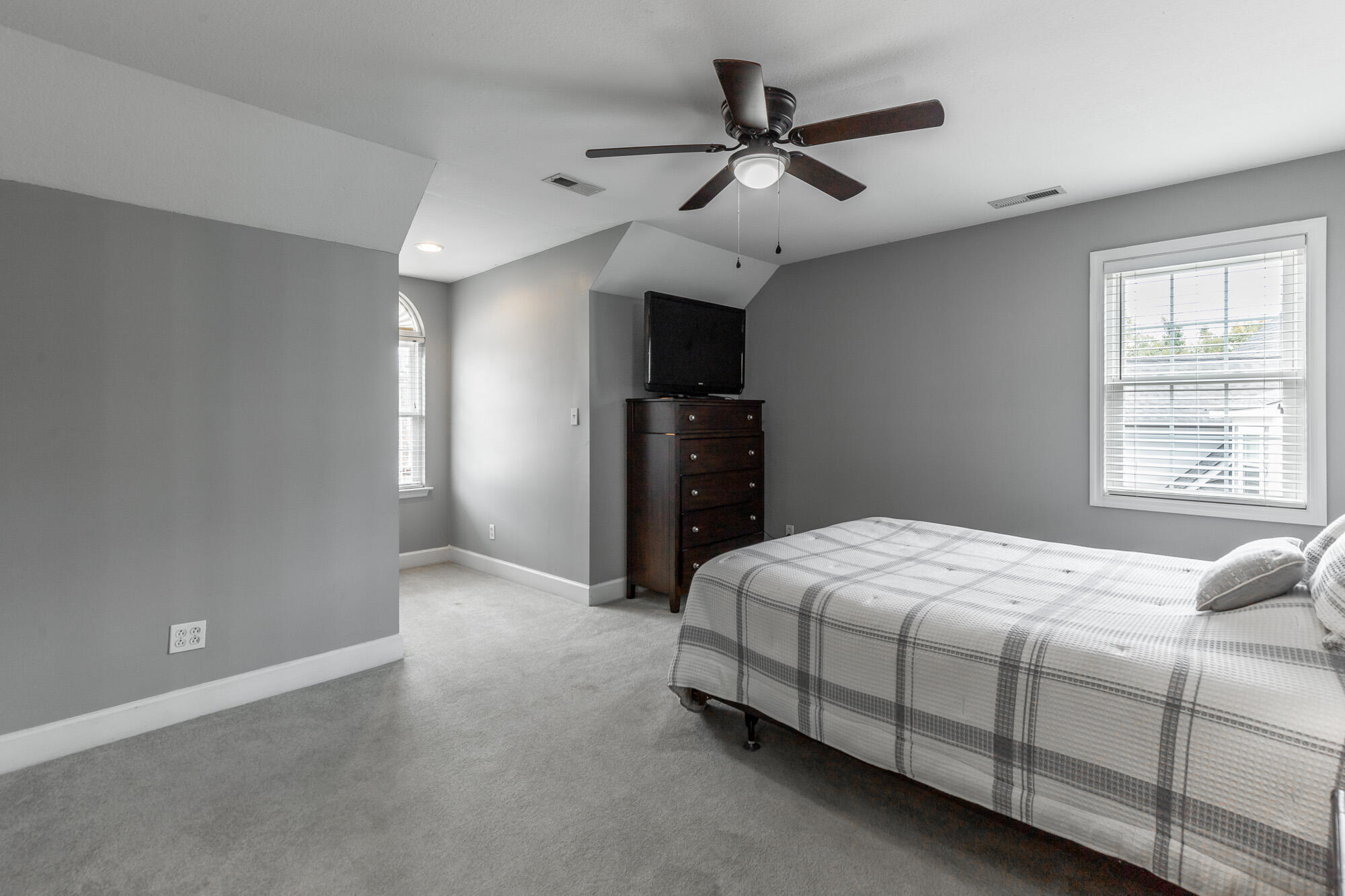 232 E Tennant Circle