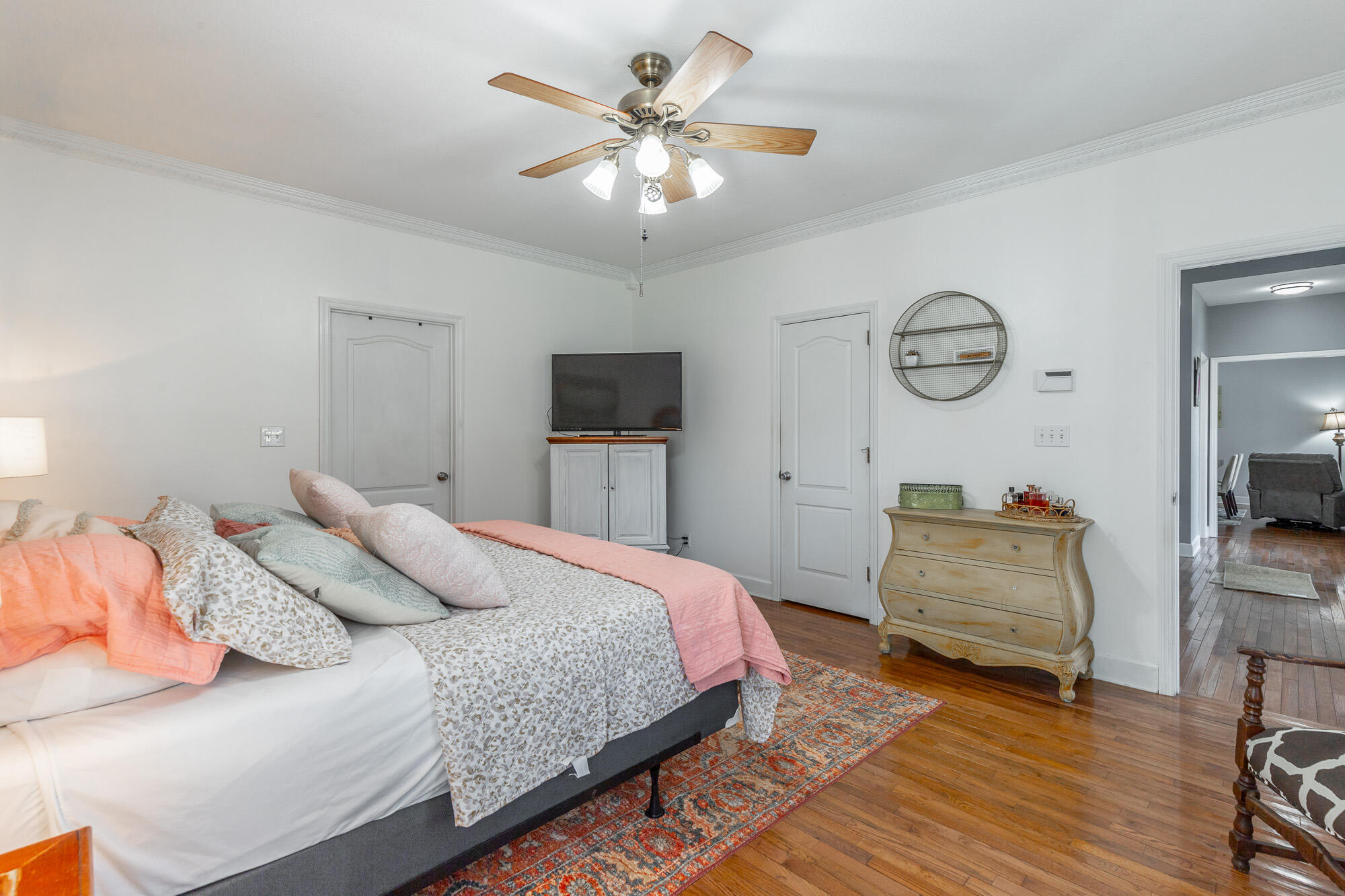 232 E Tennant Circle