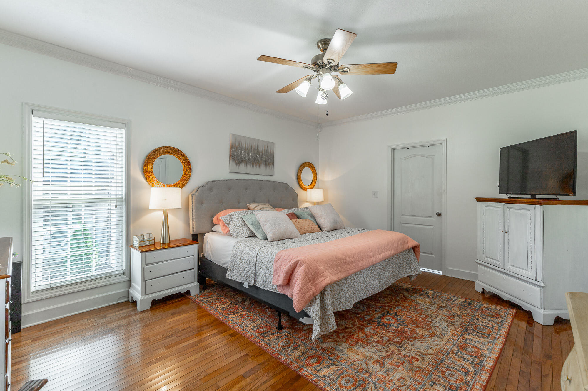 232 E Tennant Circle