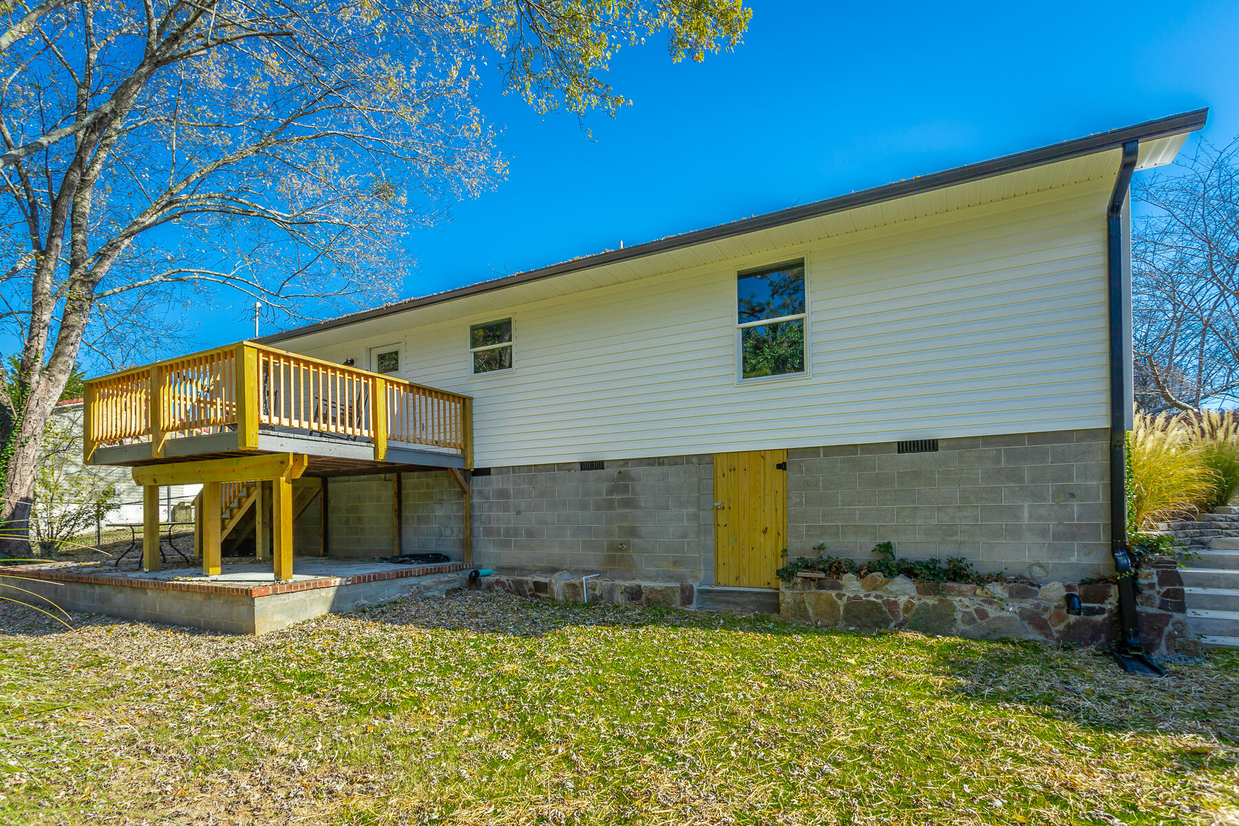 1303 Campbell Crescent, LaFayette