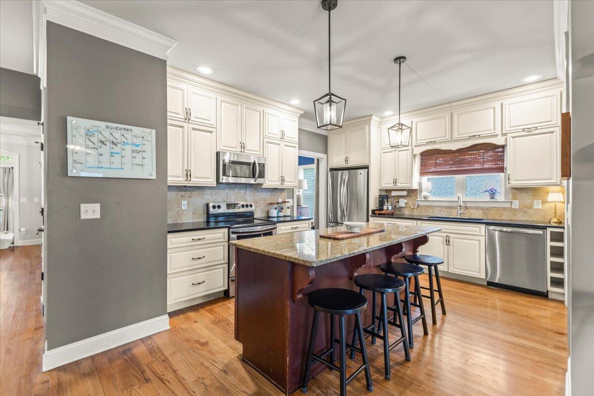 1986 Plymouth Street