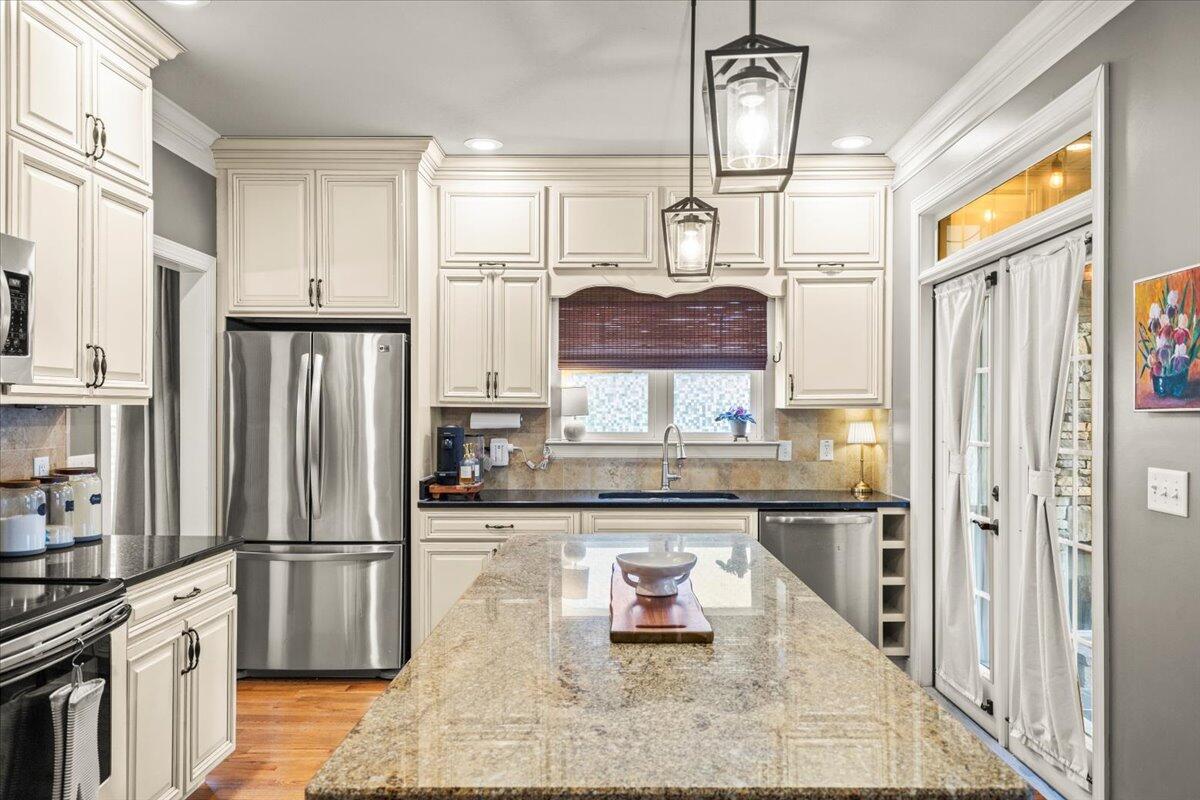 1986 Plymouth Street