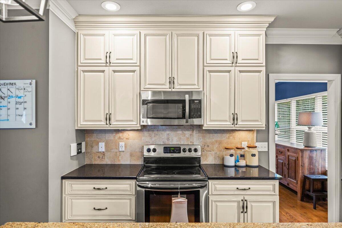 1986 Plymouth Street