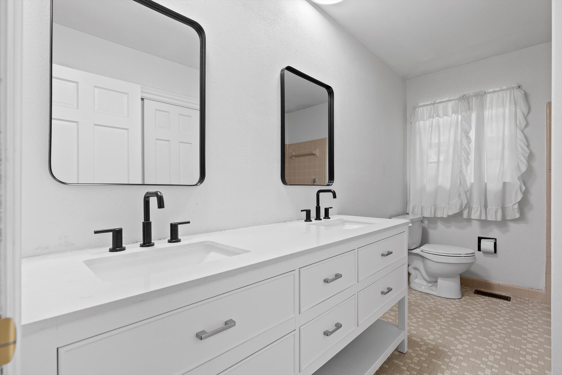 4607 Cloverdale Loop