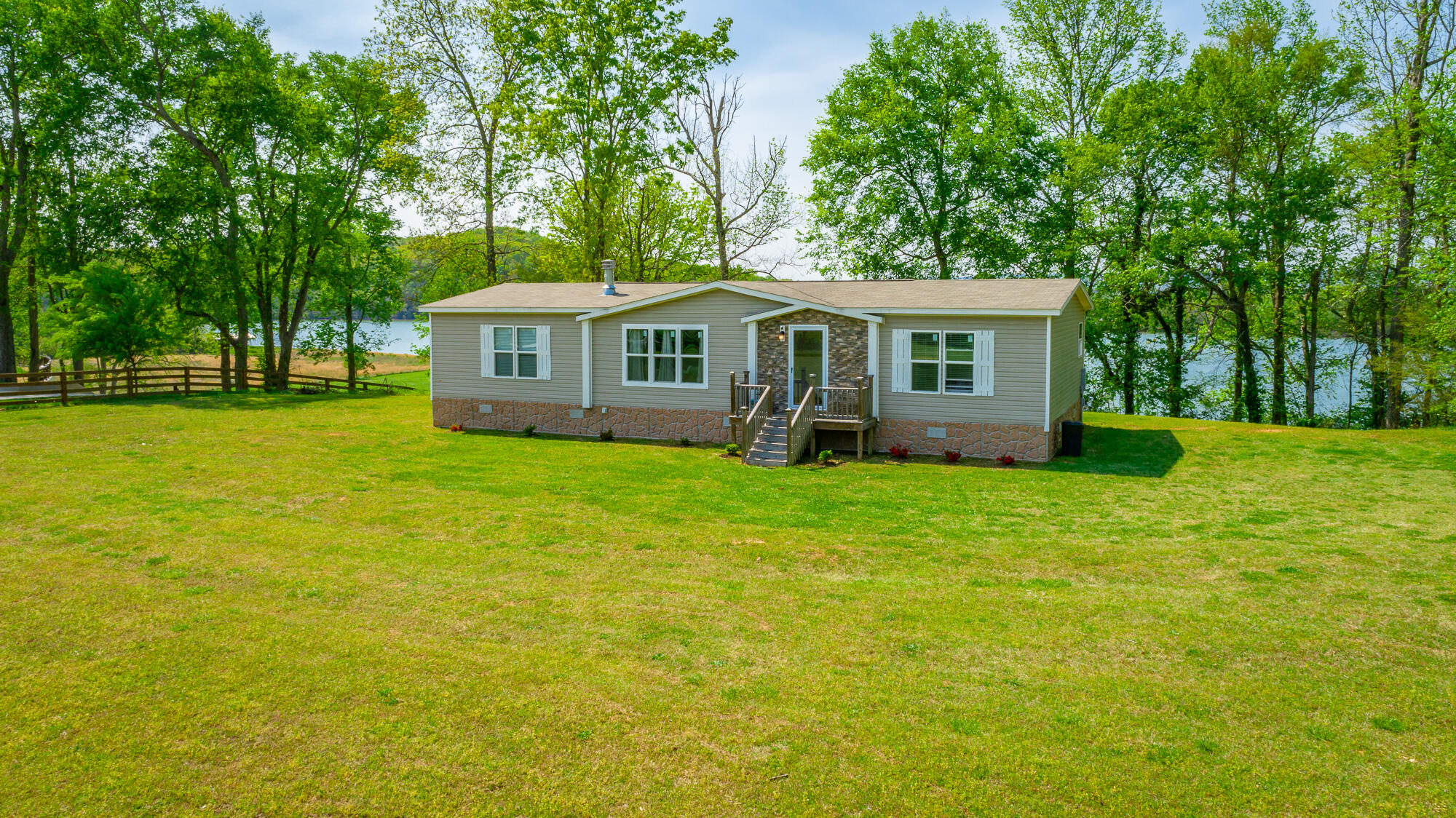 1118 Holly Glen Lane