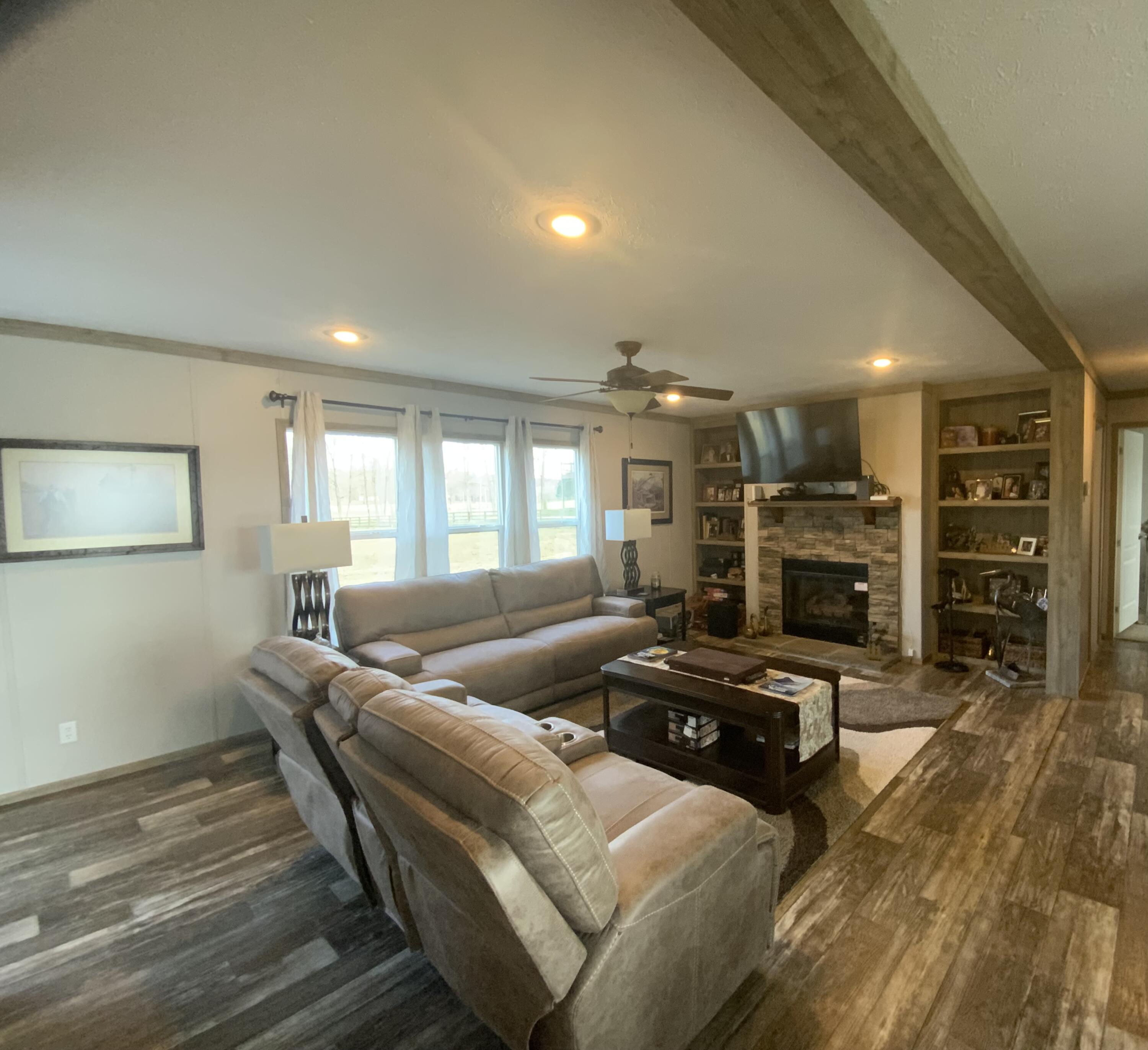 1118 Holly Glen Lane