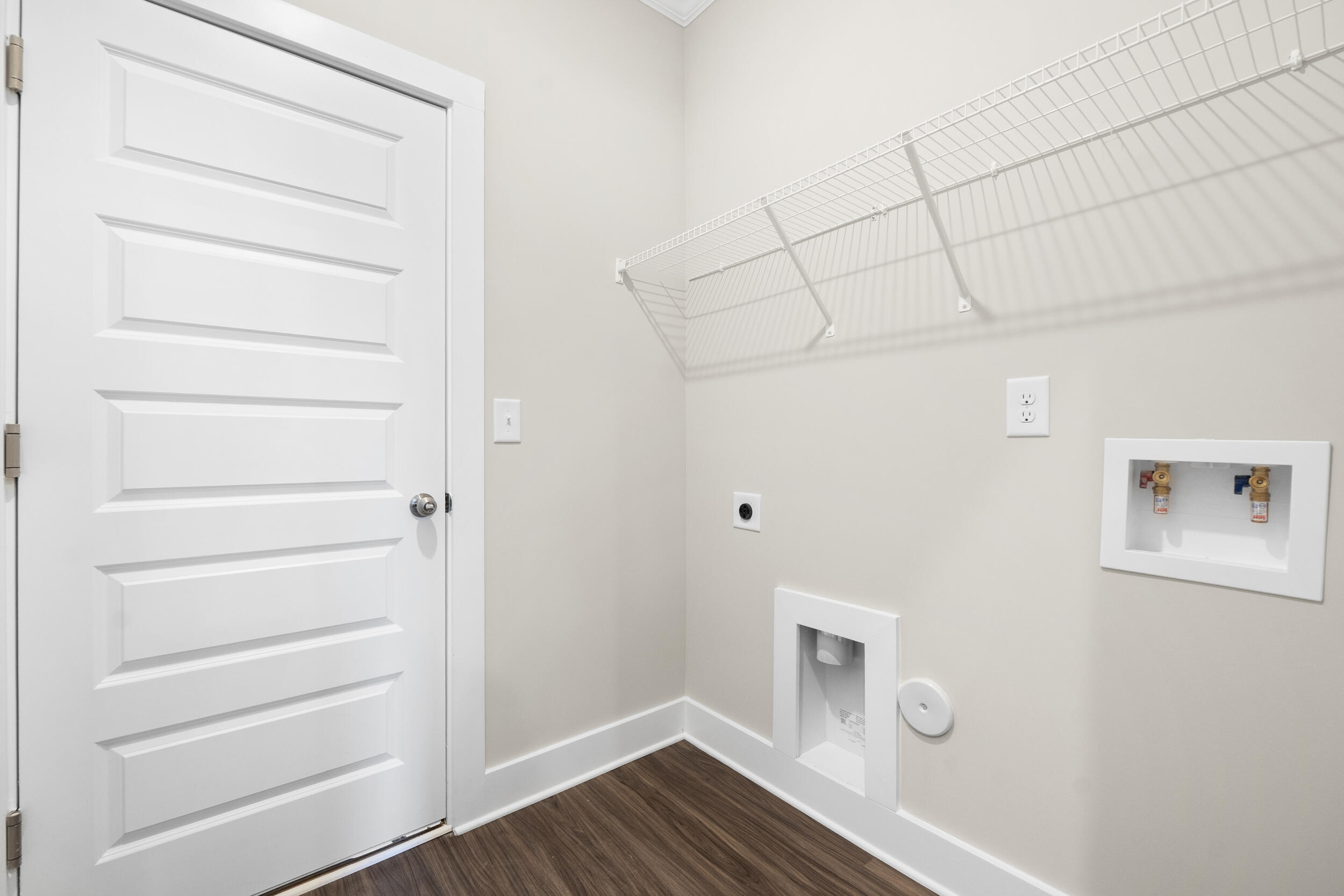 6674 Dharma Loop, 70